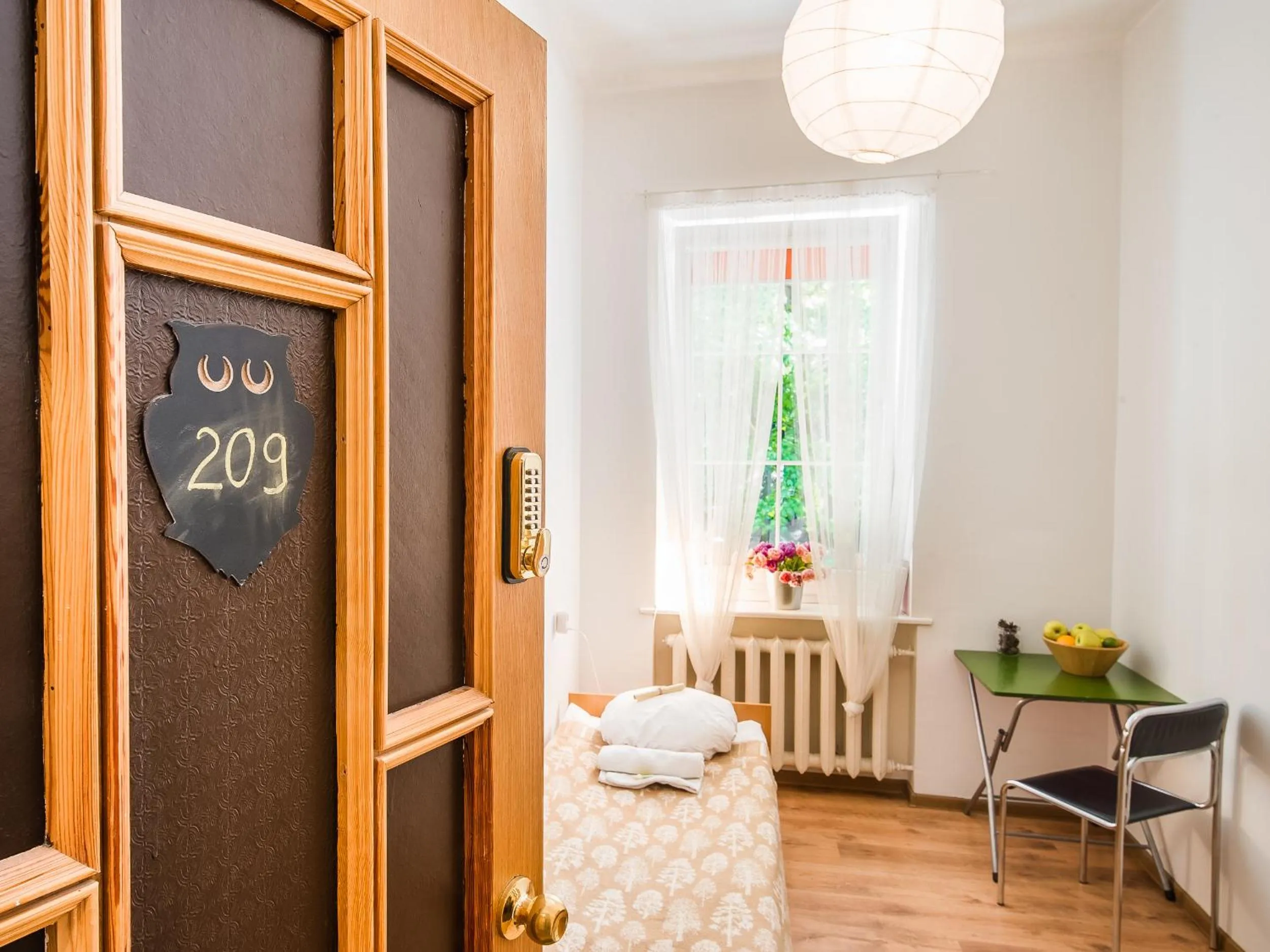 Single Room with Shared Bathroom in Downtown Forest Hostel & Camping