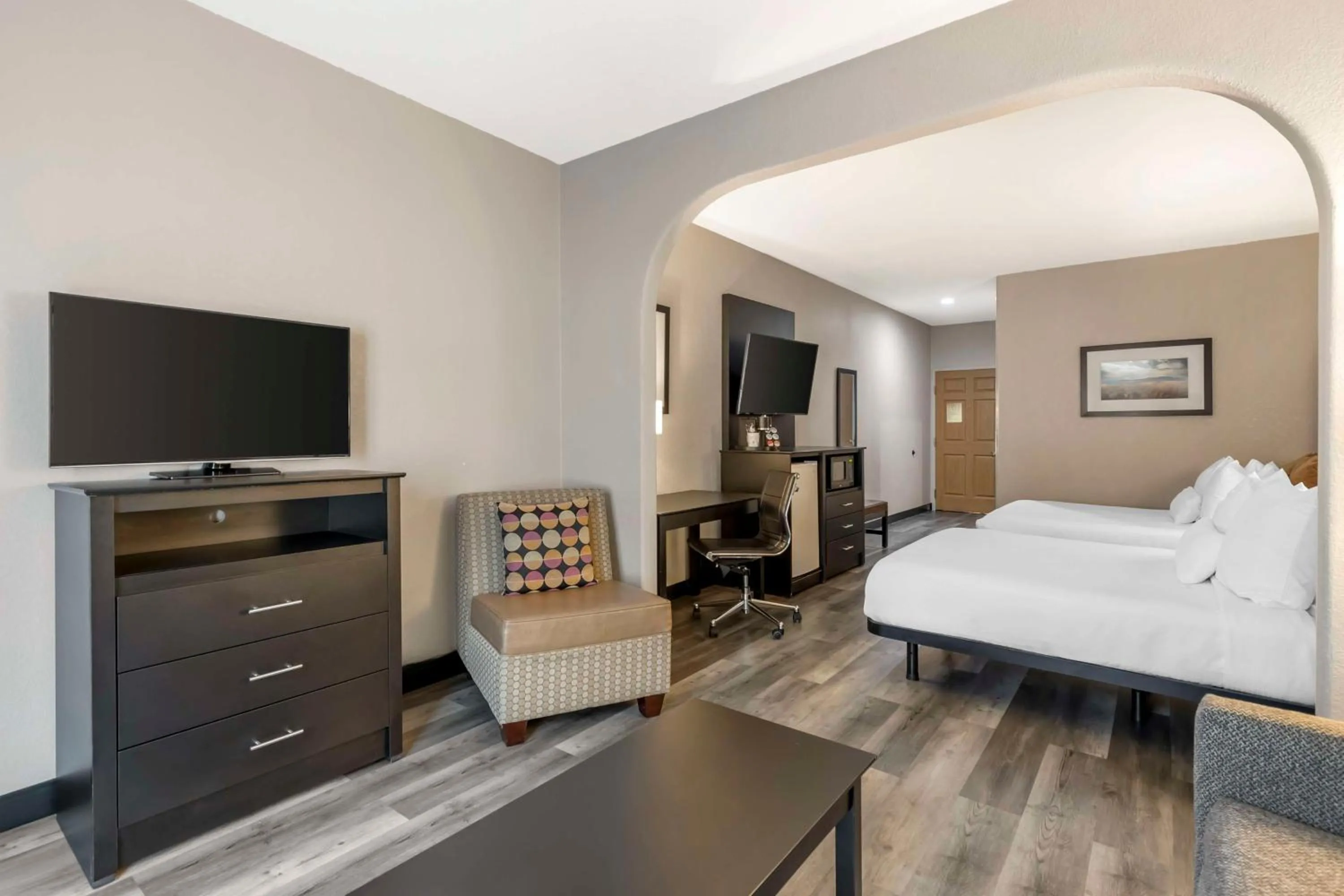 Queen Suite with Two Queen Beds - Disability Access - Non-smoking in Best Western Plus Des Moines West Inn & Suites