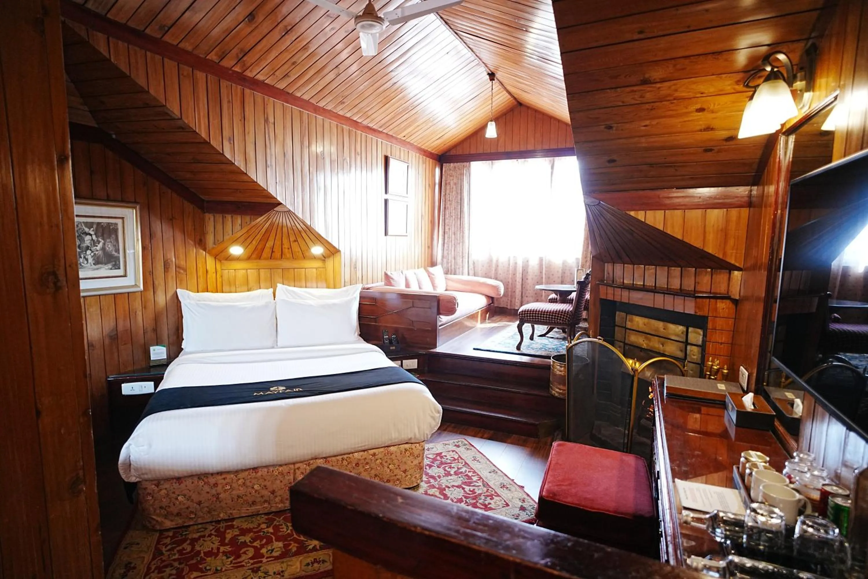 Heritage Attic Room (Queen) in Mayfair Darjeeling