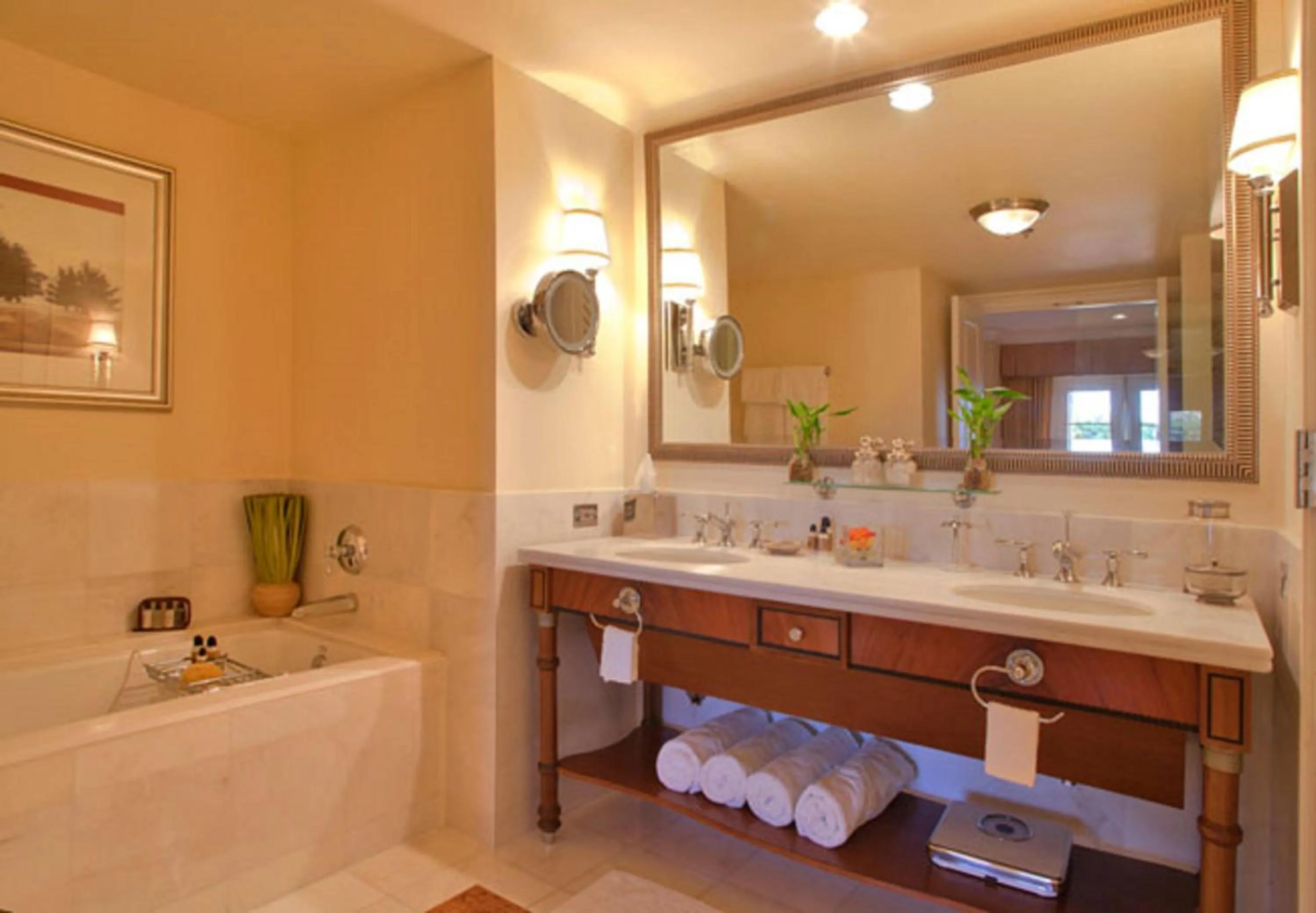 King Suite with Roll-In Shower - Mobility and Hearing Access in Hilton Lake Las Vegas Resort & Spa