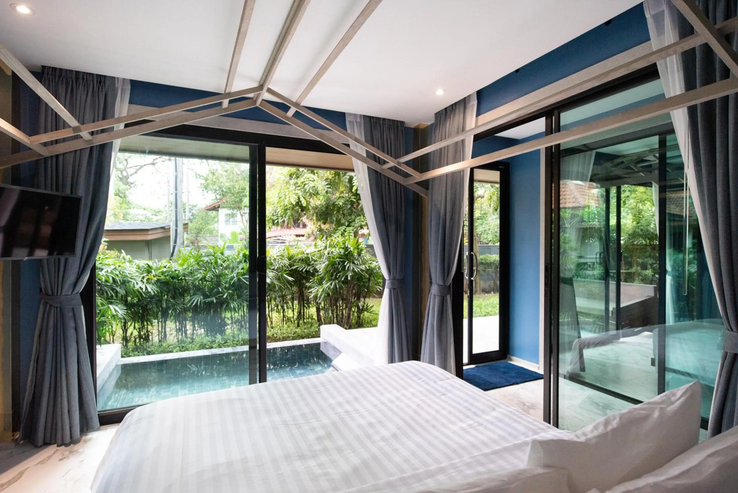 Suite Grand Pool Stone in Ao Cho Grandview Hideaway Resort