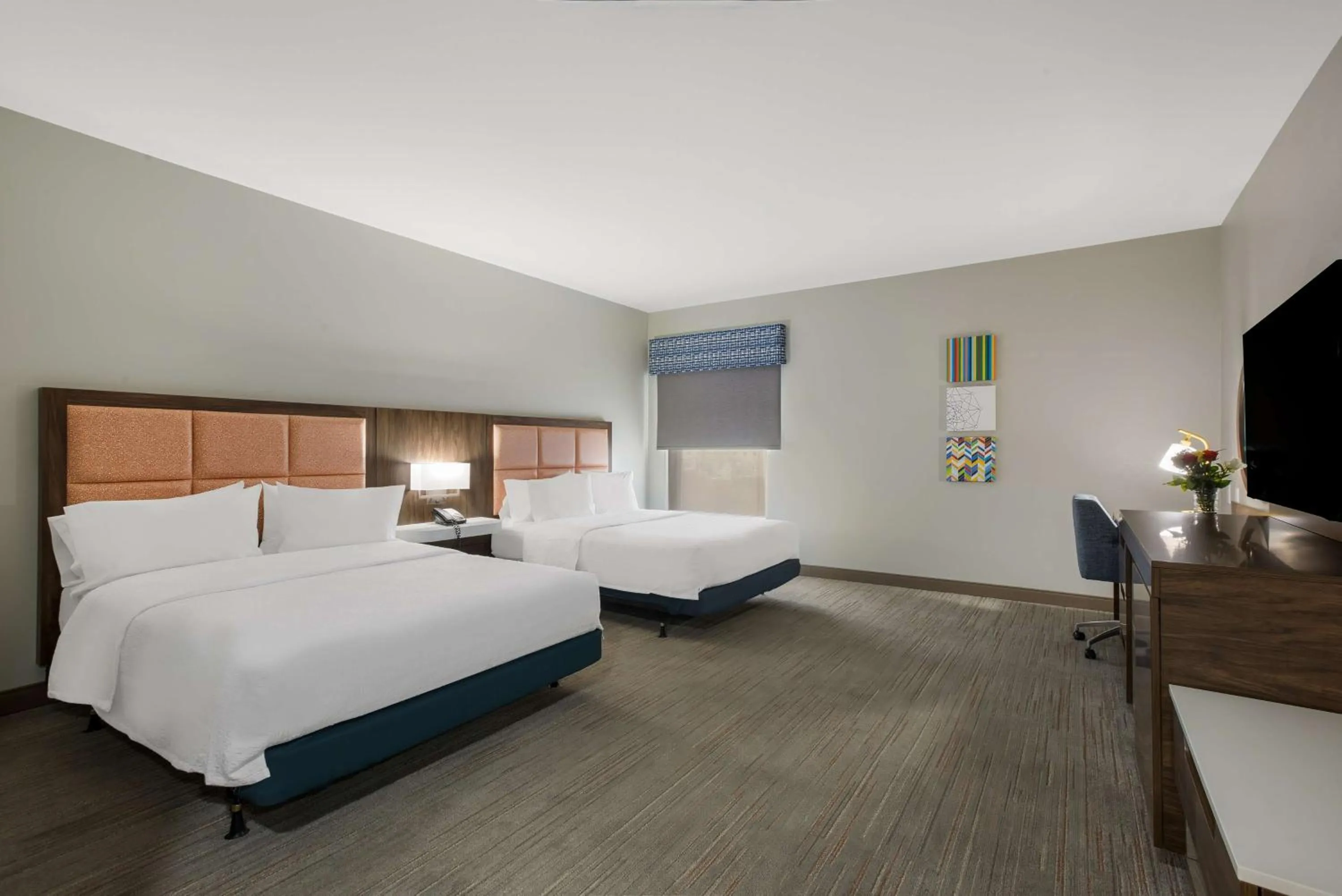 Queen Room with Two Queen Beds - Mobility Access/Non-Smoking in Hampton Inn Linden