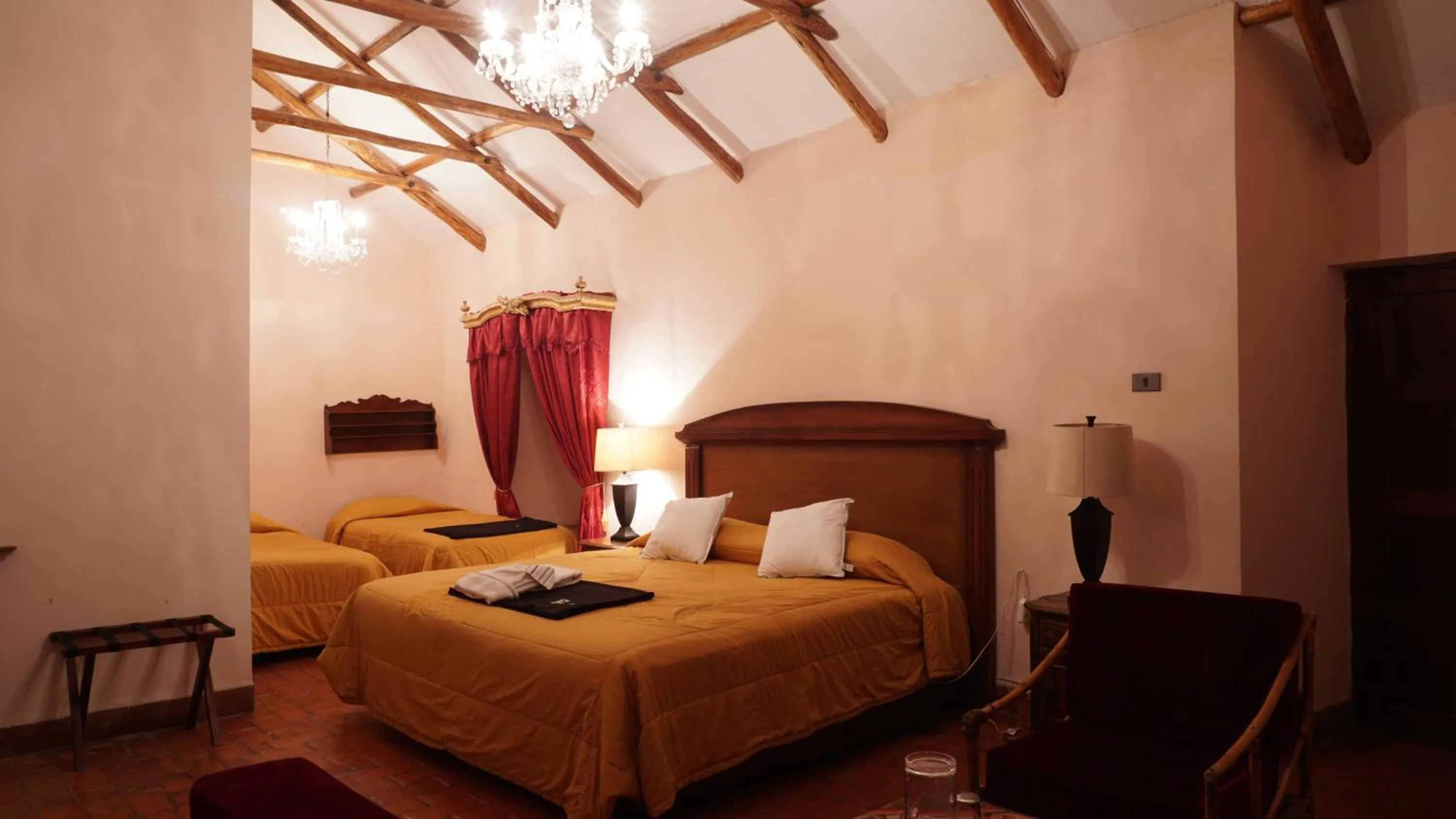 Superior Suite - single occupancy in Hotel Museo Cayara