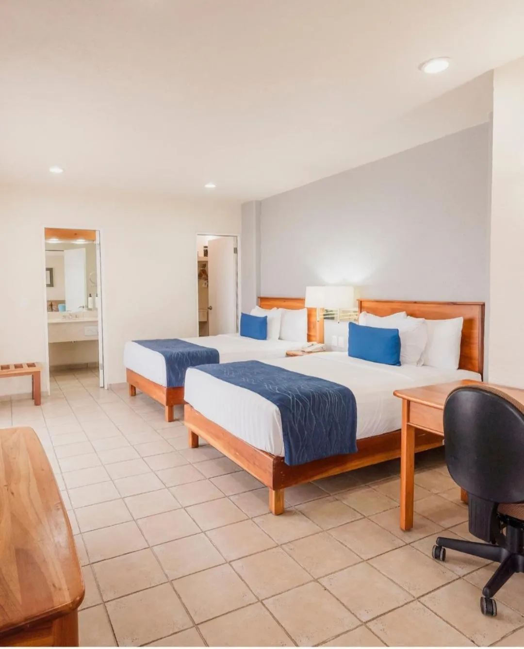 Standard Double Room - Non-Smoking in Comfort Inn Tampico