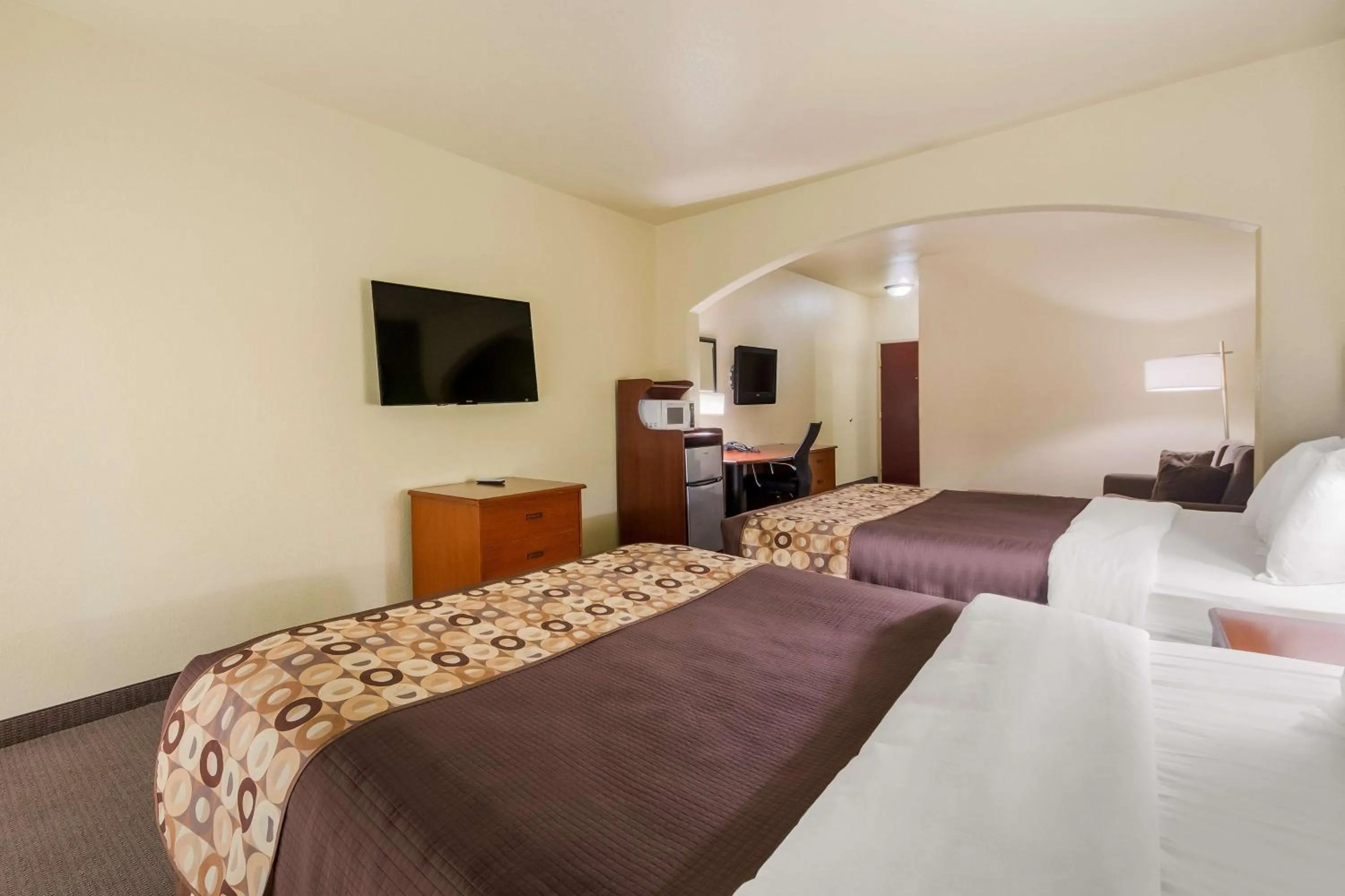 Queen Suite with Two Queen Beds in SureStay Plus Hotel by Best Western Near SeaWorld San Antonio