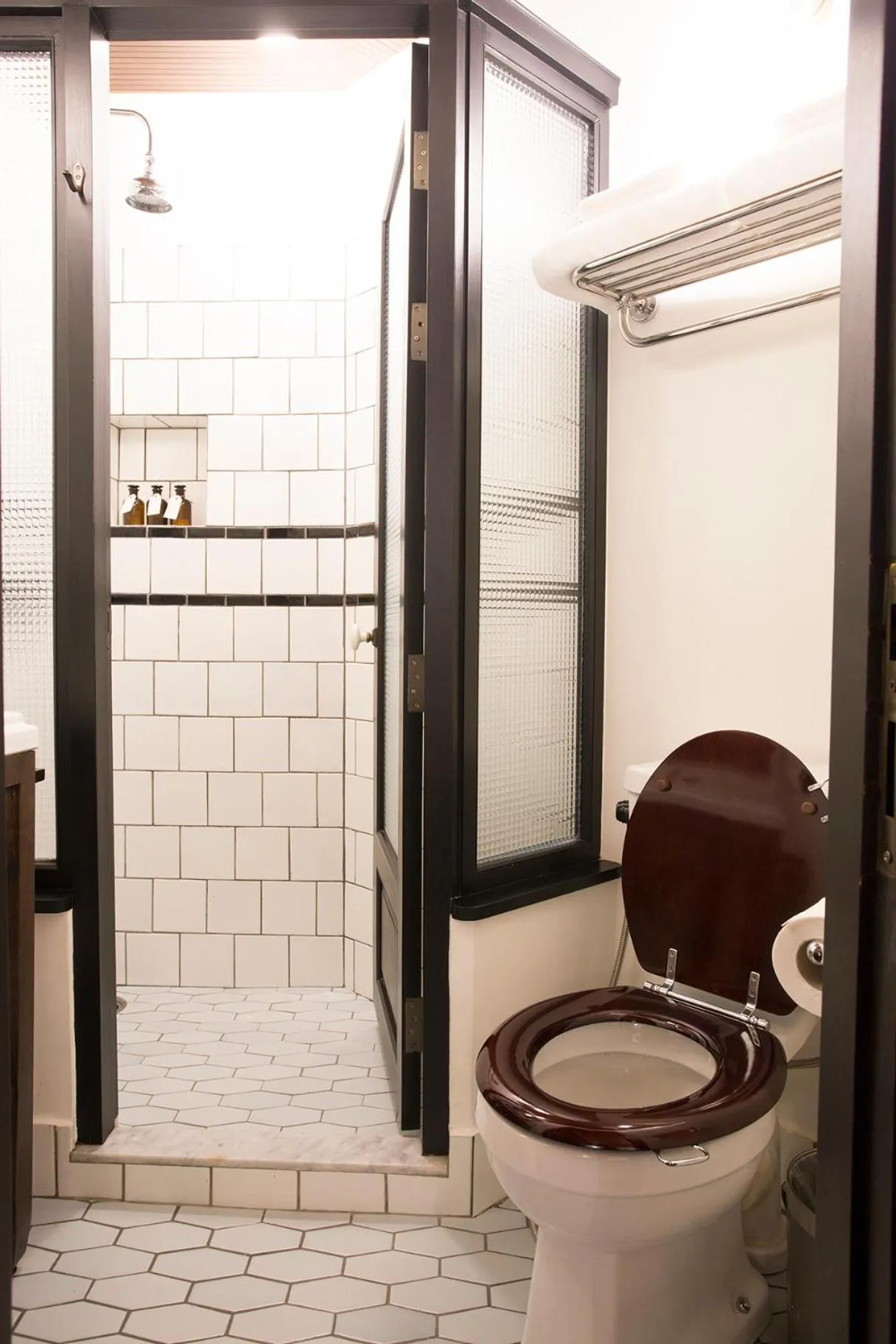 Standard Queen Room in 1905 Heritage Corner