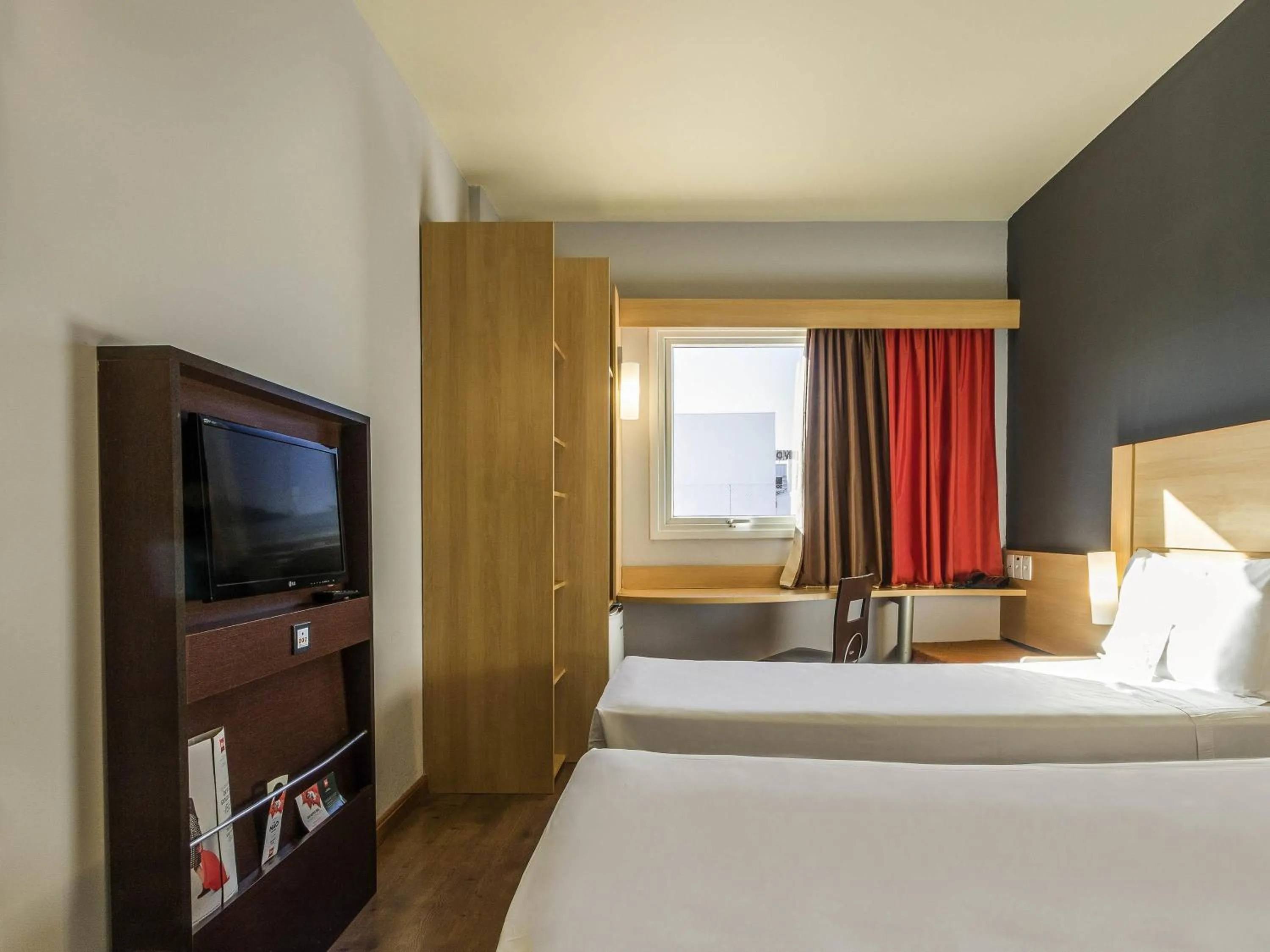 Double Room with Extra Child Bed - single occupancy in ibis Barretos