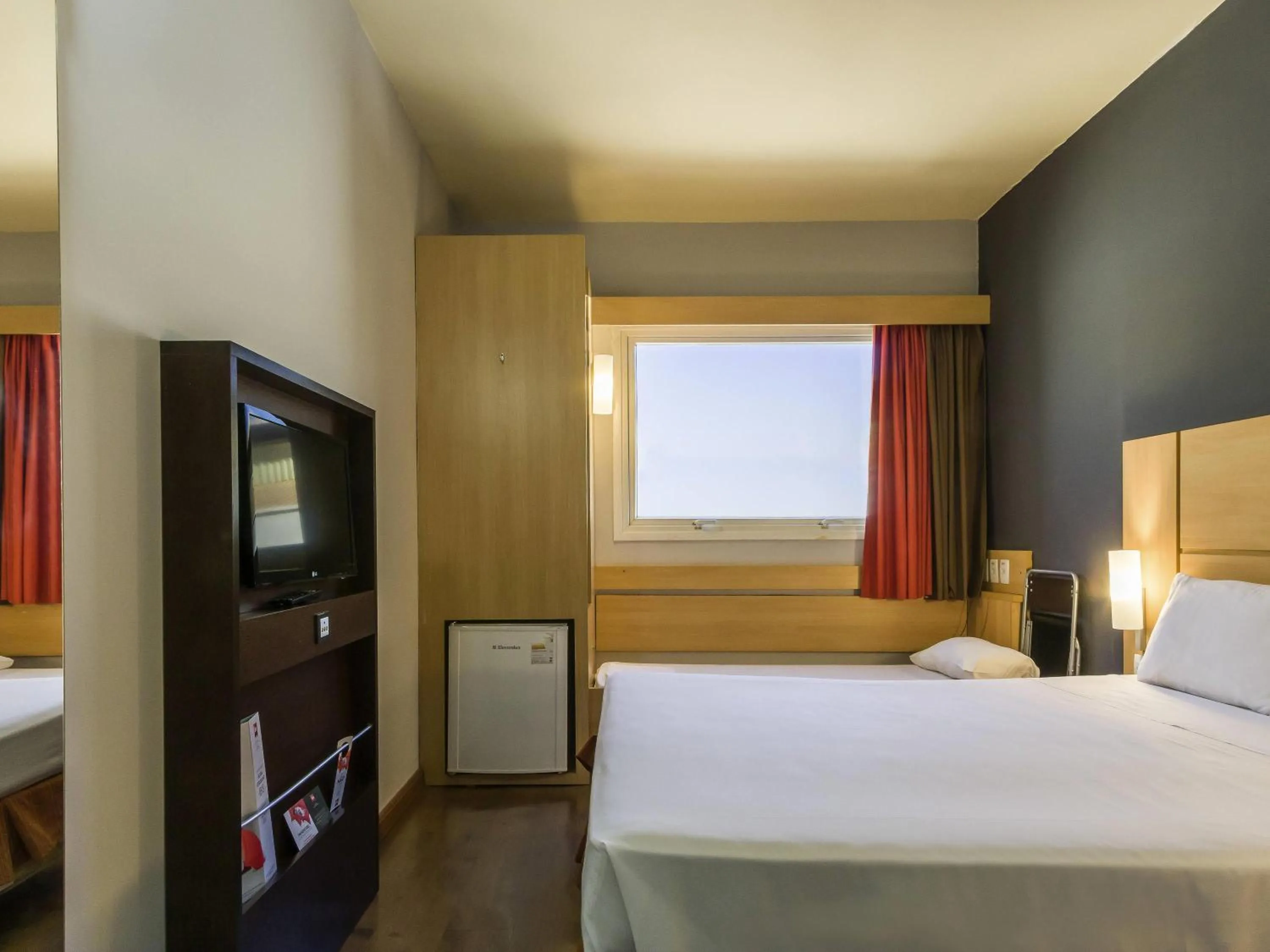 Double Room with Extra Child Bed - single occupancy in ibis Barretos