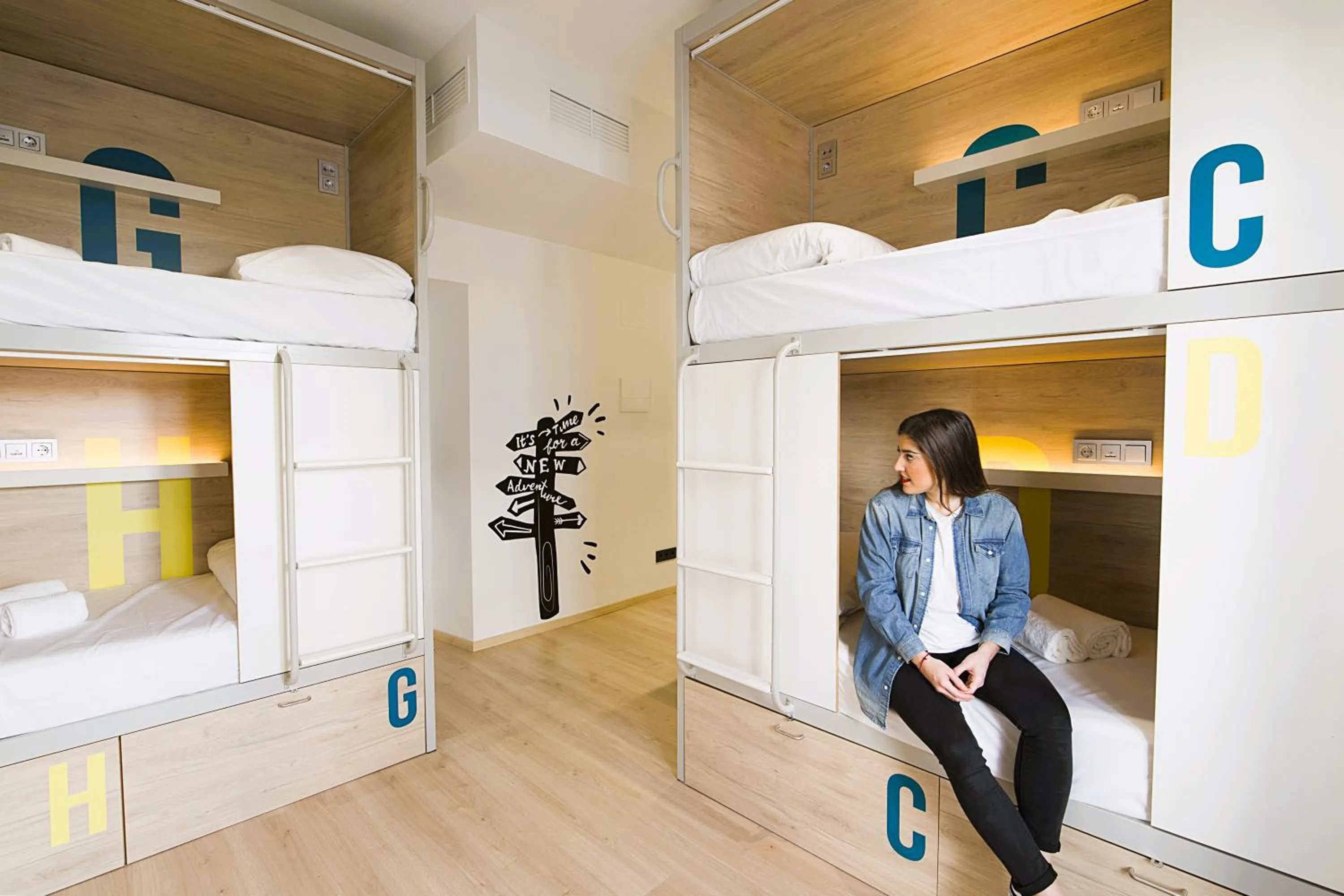 Bunk Bed in Female Dormitory Room   in U-Sense For You Hostel Sevilla