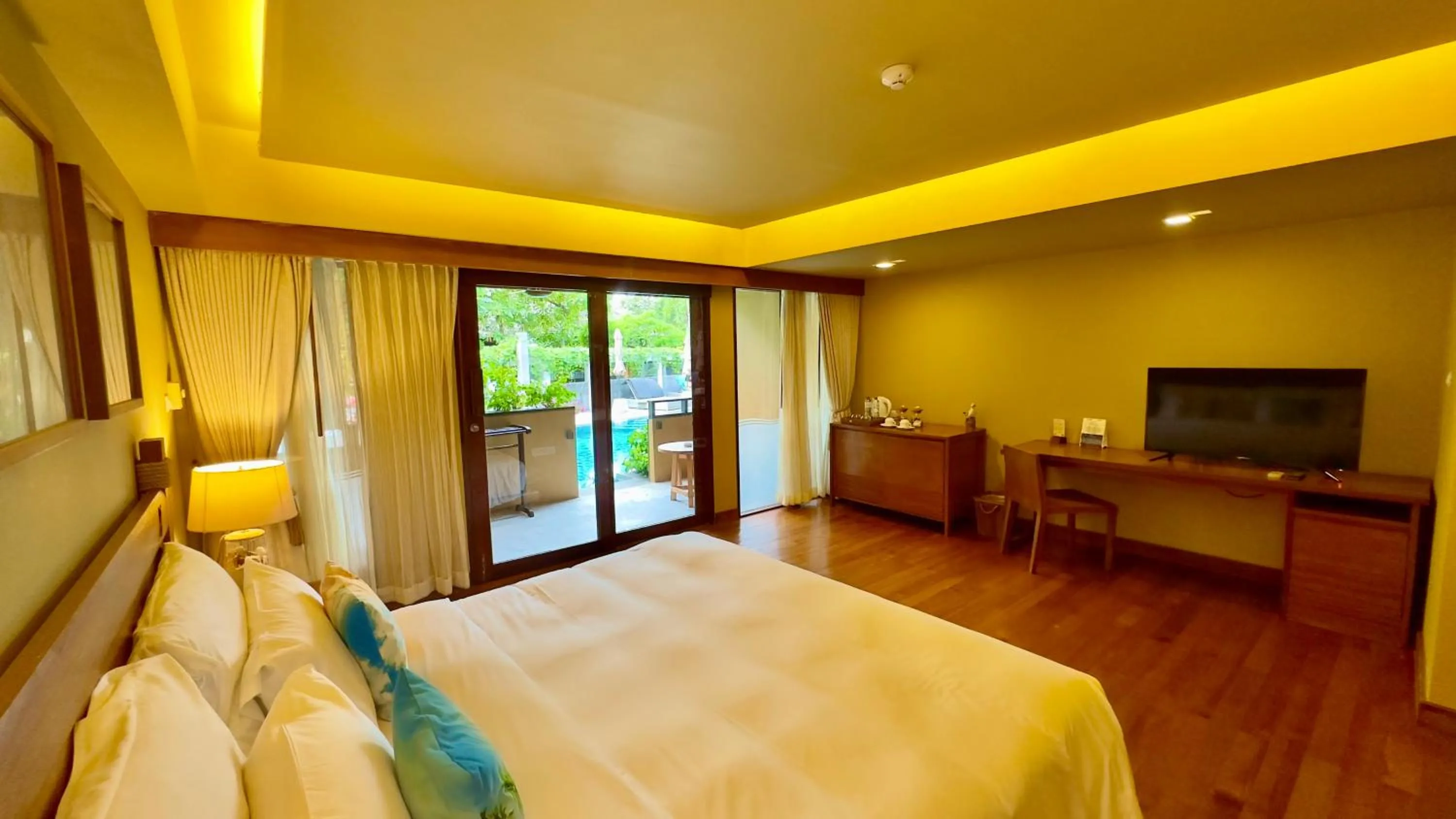 Grand Deluxe with Pool Access in Deva Beach Resort Samui