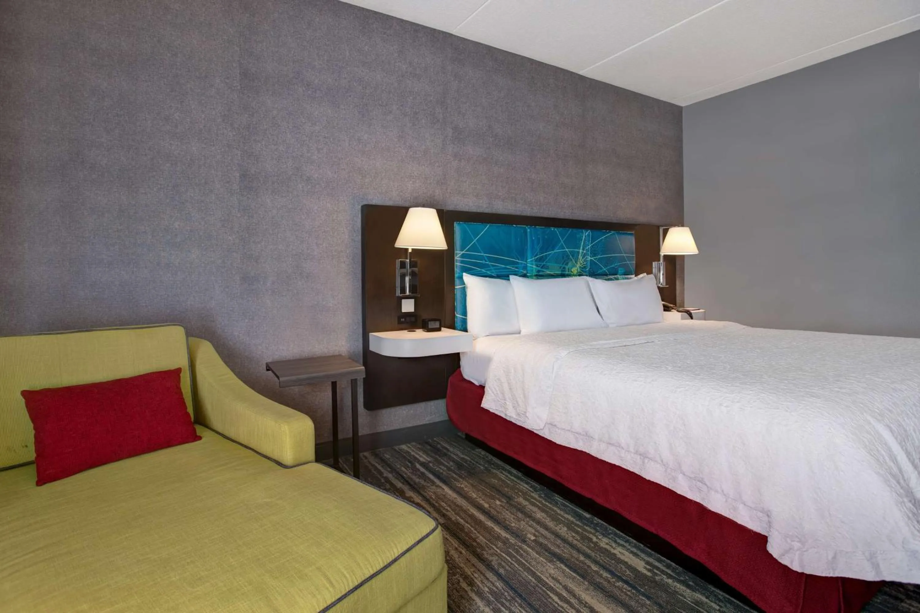 King Room with Accessible Tub - Mobility and Hearing Access/Non-Smoking in Hampton Inn Olive Branch