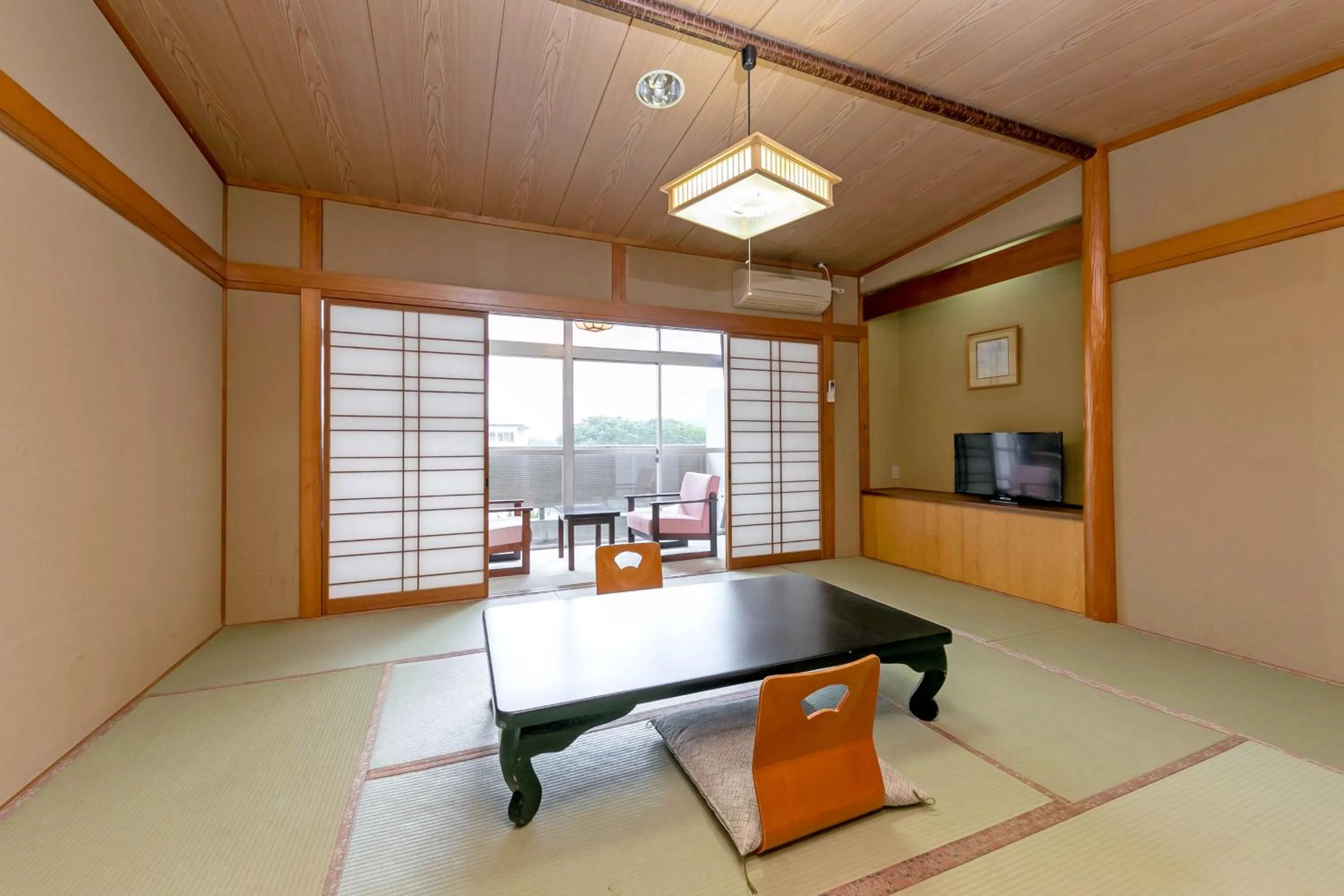 Quadruple Room with Shared Bathroom in Itoen Hotel New Sakura