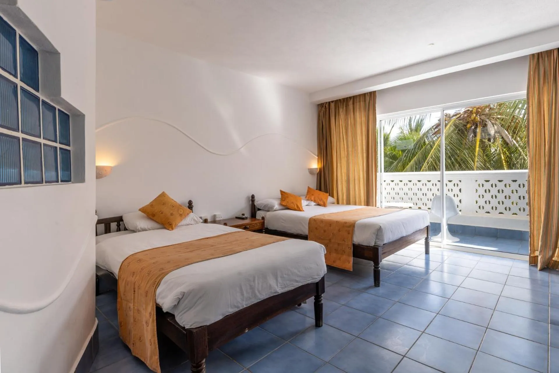 Deluxe Double or Twin Room with Ocean View in Sun N Sand Beach Resort