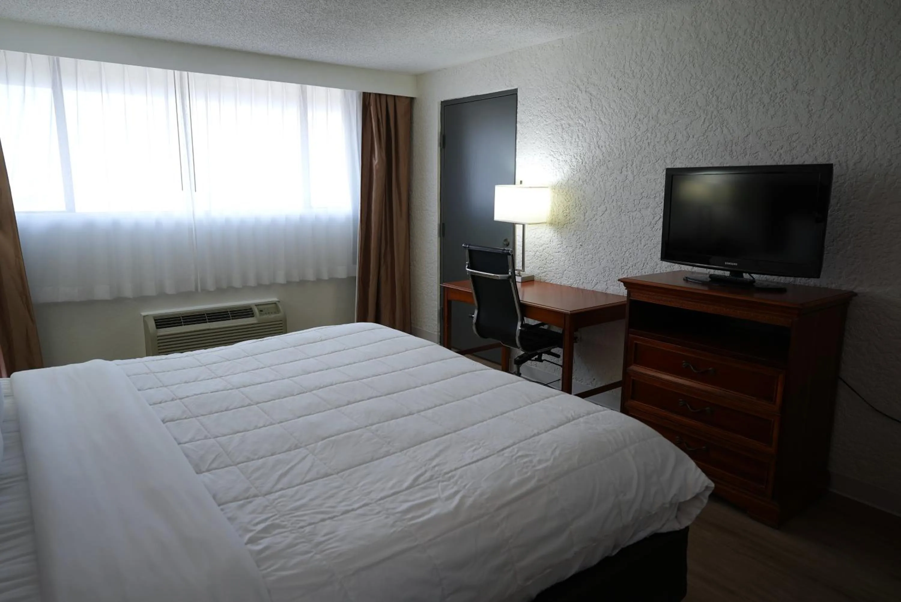 King Room - Non-Smoking in Clarion Hotel Broken Arrow - Tulsa