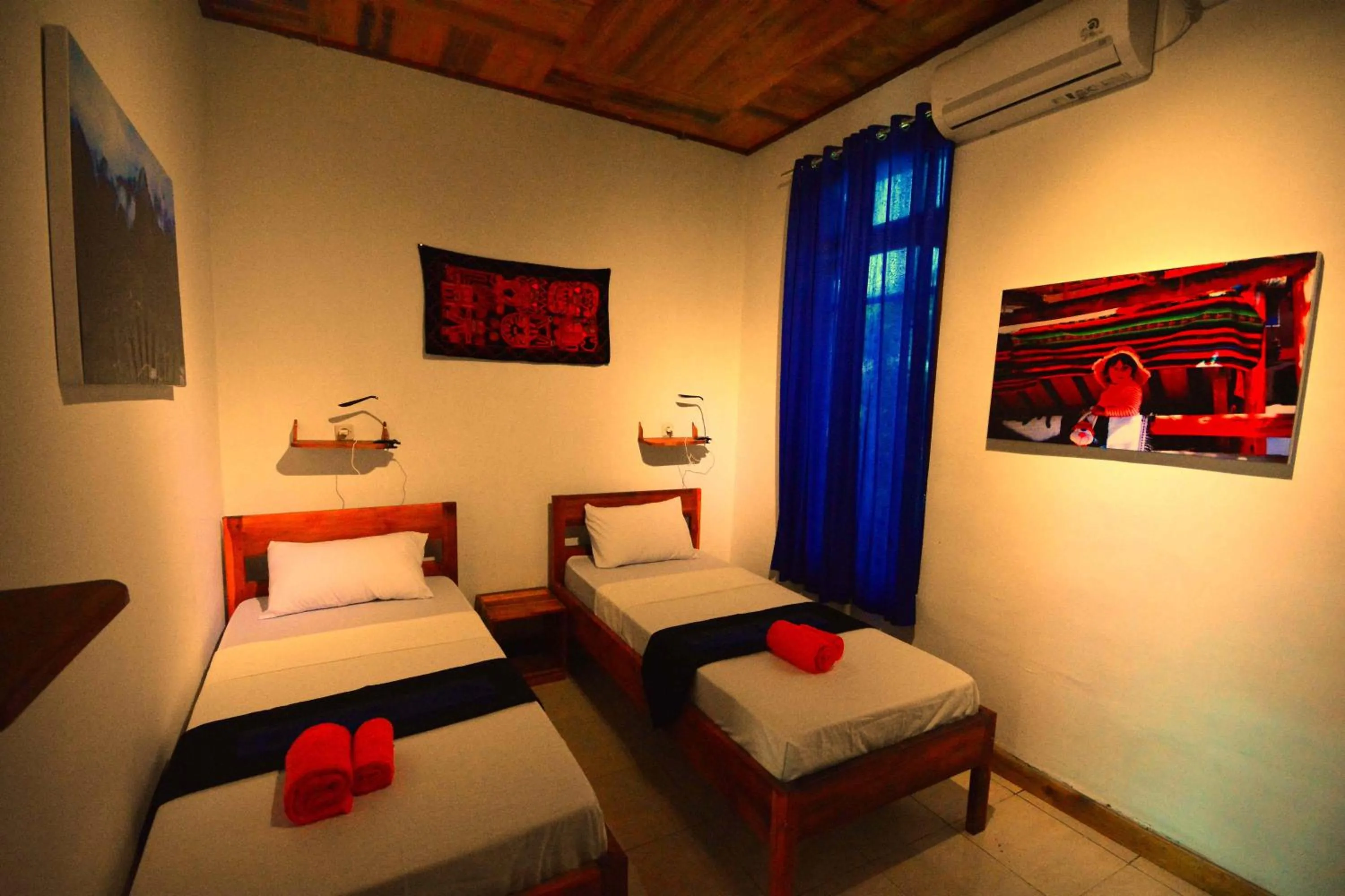 Standard Twin Room with Free Return Airport Transfer in World BnB