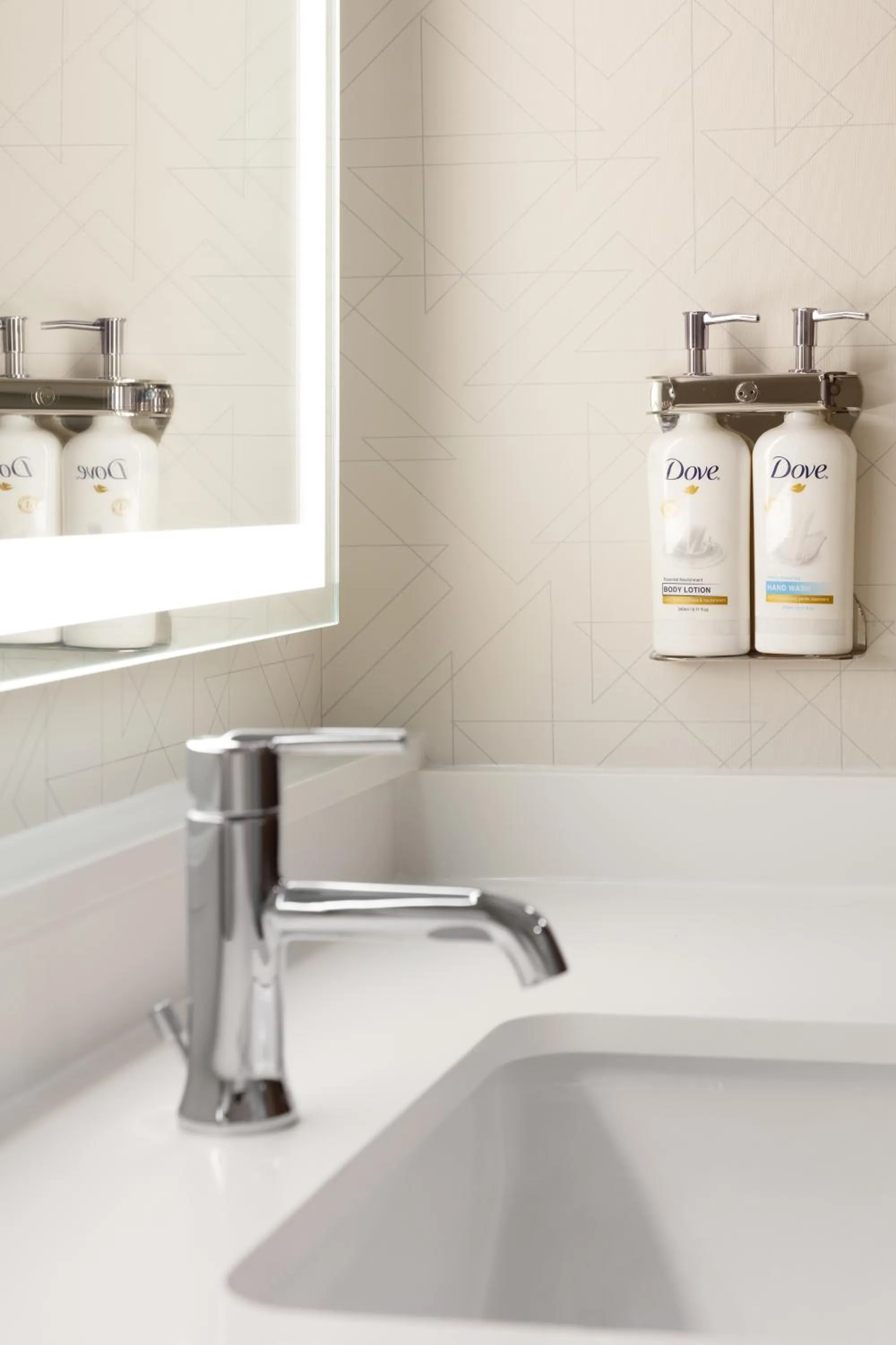 Standard Room in Holiday Inn Express Pratt by IHG