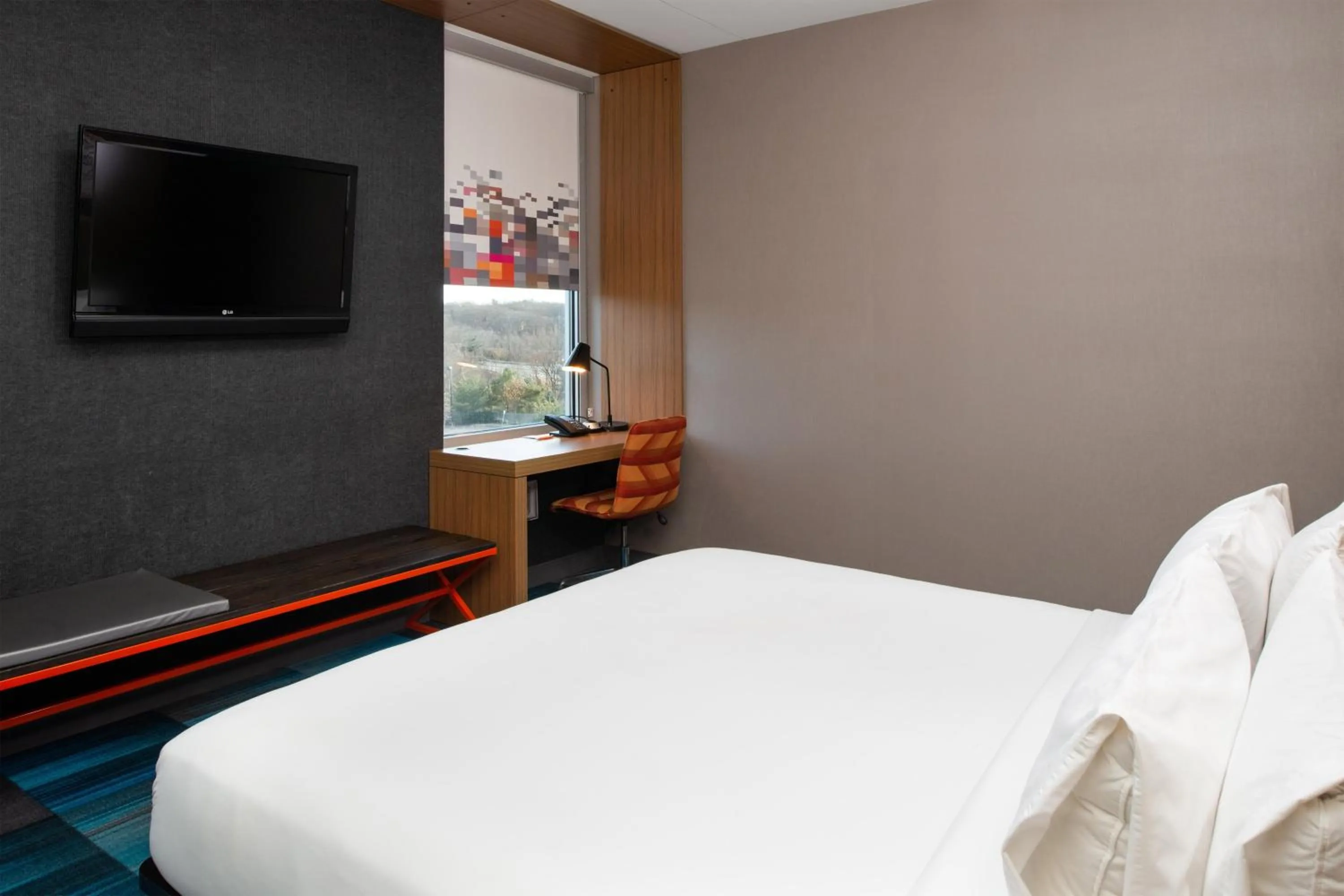 King Room with Roll-in Shower - Mobility and Hearing Accessible in Aloft Lexington