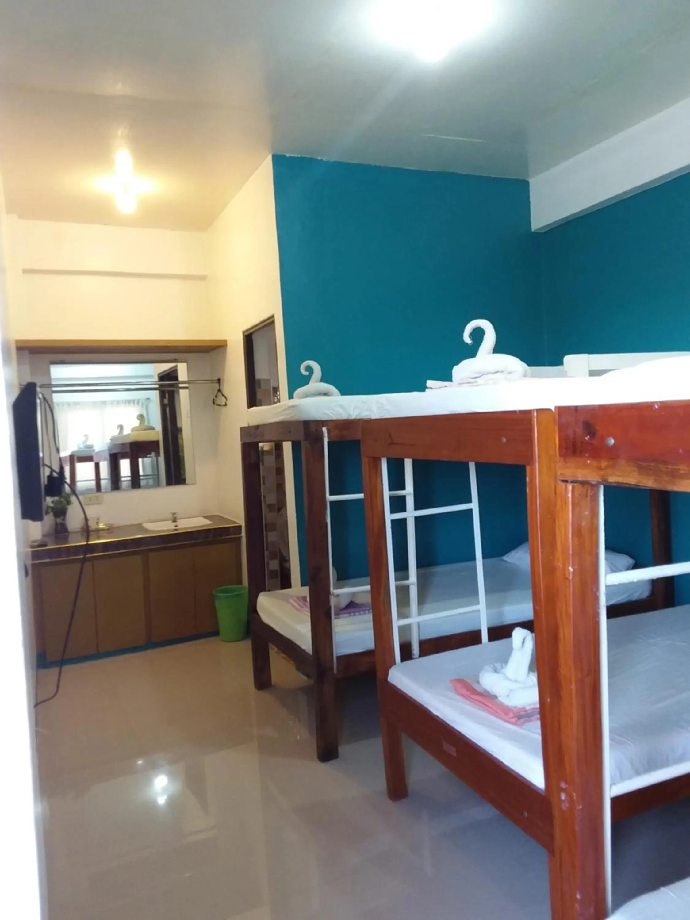 6-Bed Mixed Dormitory Room in Pete's inn