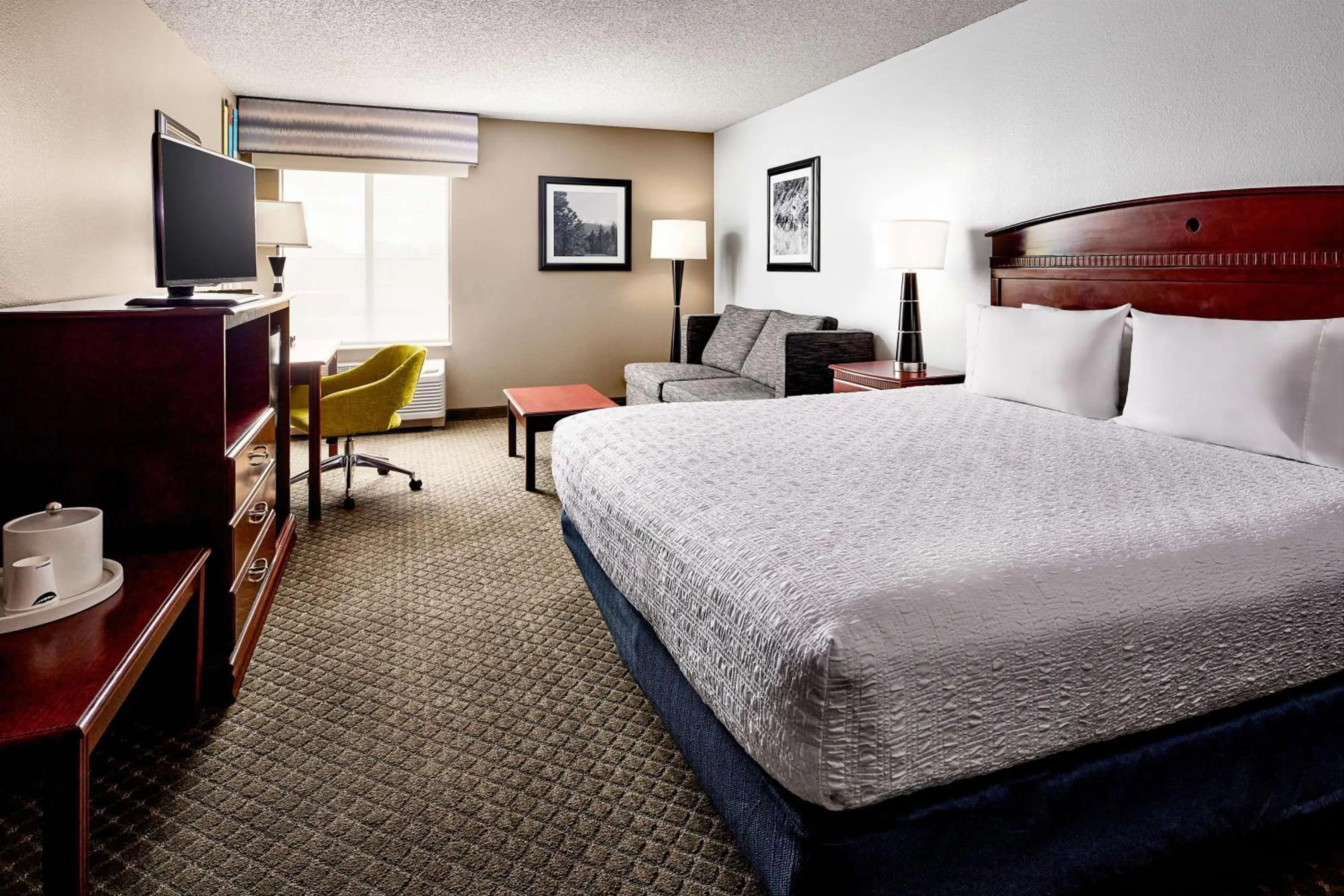 King Room with Sofa Bed and Study - Non-Smoking in Hampton Inn Longmont