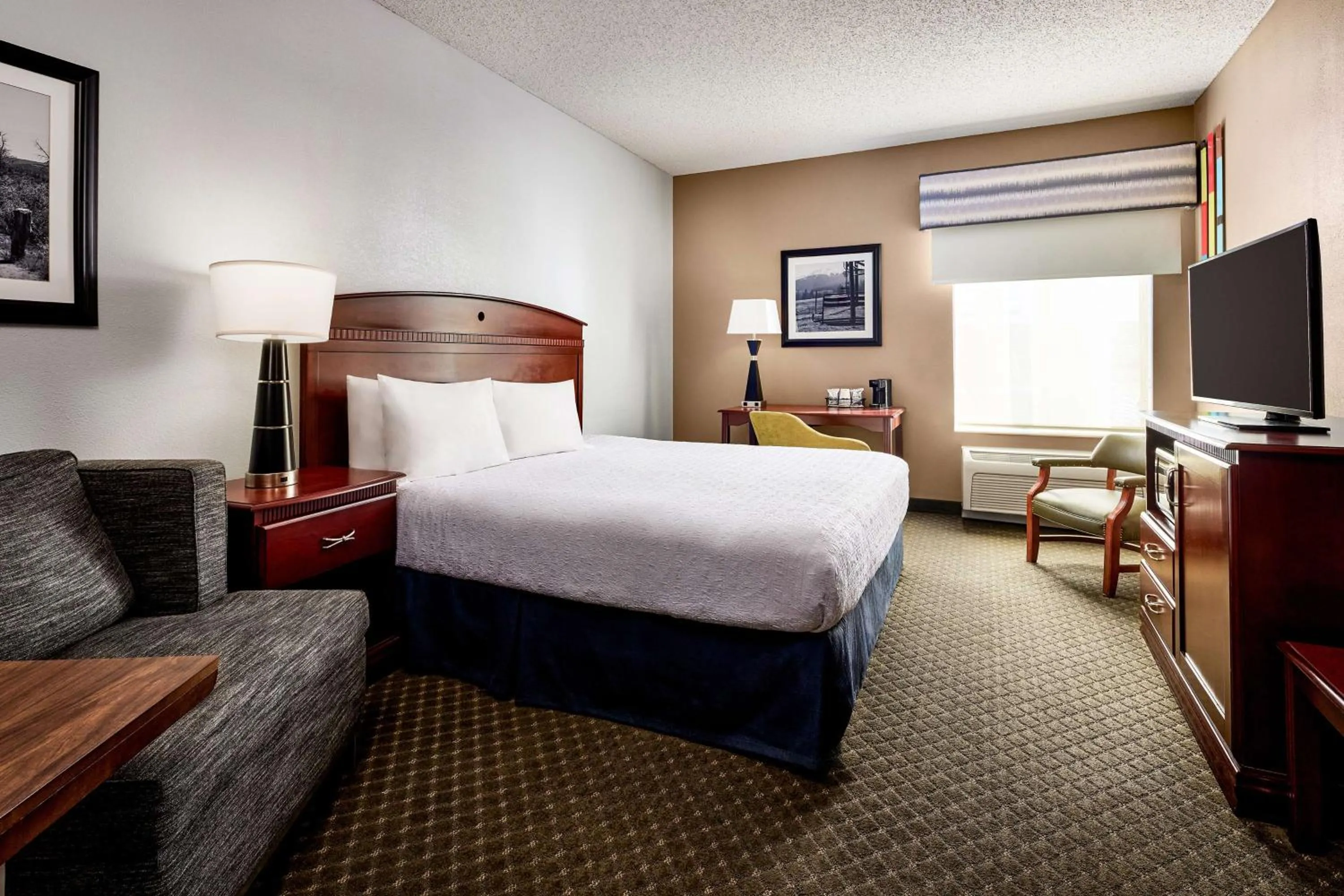 King Room - Mobility Access/Non-Smoking in Hampton Inn Longmont