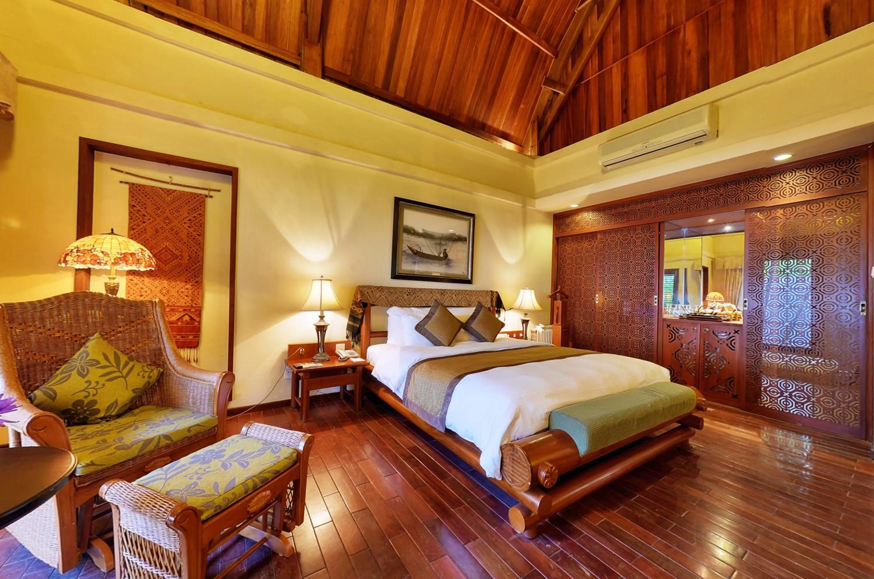 Three-Bedroom Villa in Sun Spa Resort & Villa