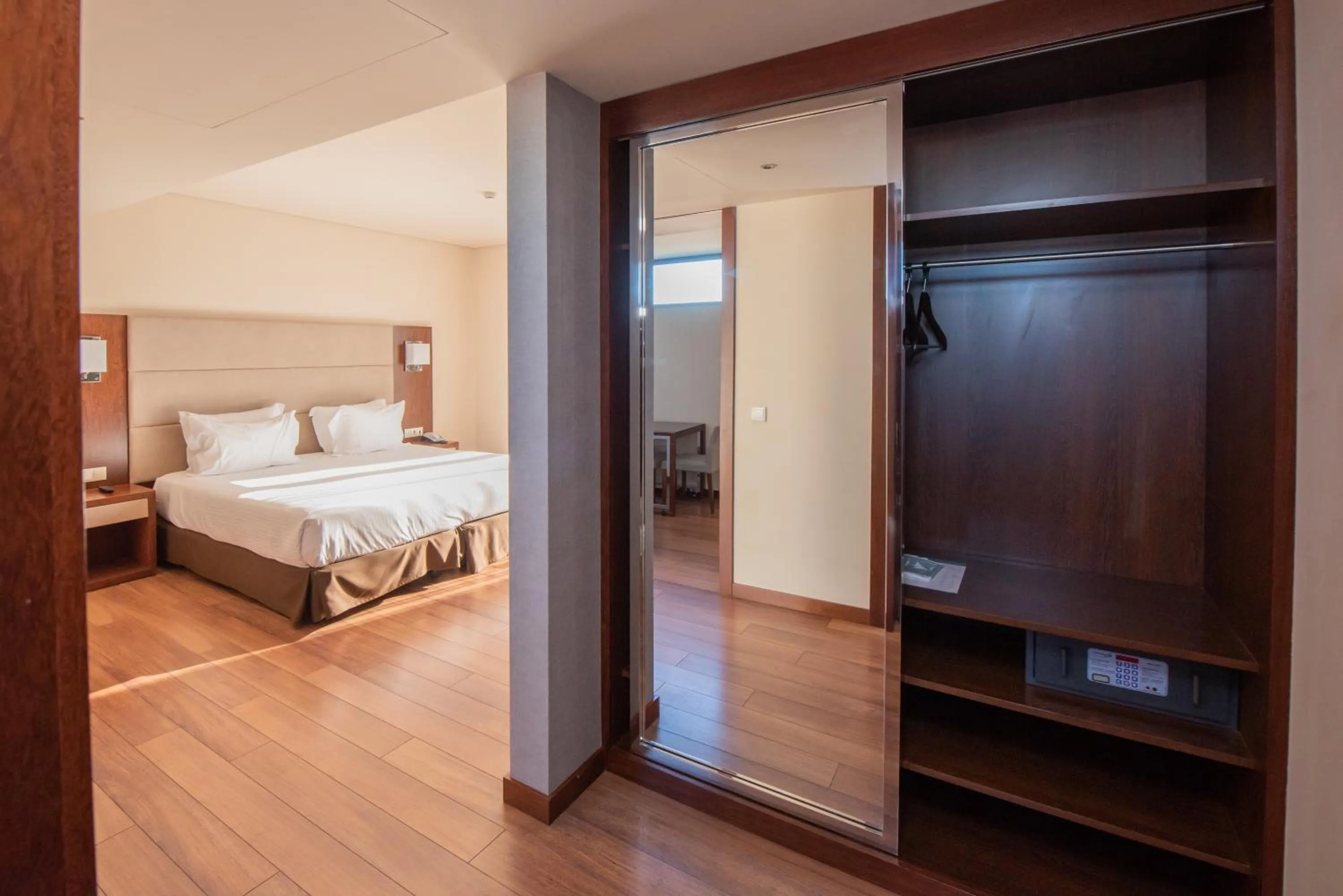 Double Room with Terrace in Eurostars Oporto