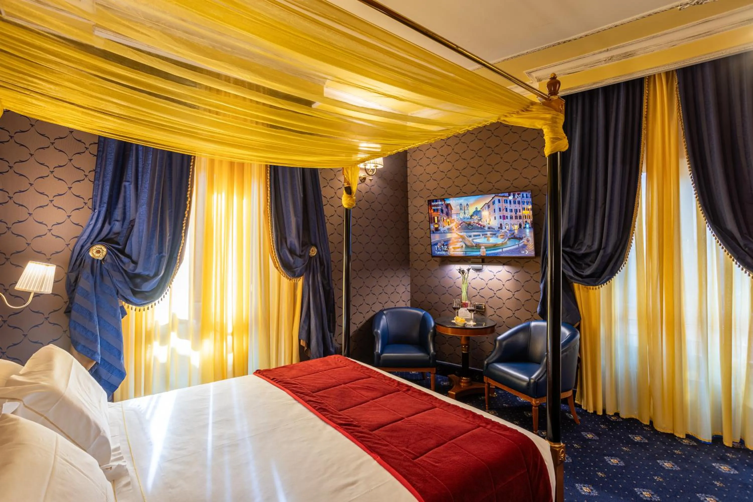 Deluxe Triple Room in Hotel Manfredi Suite In Rome