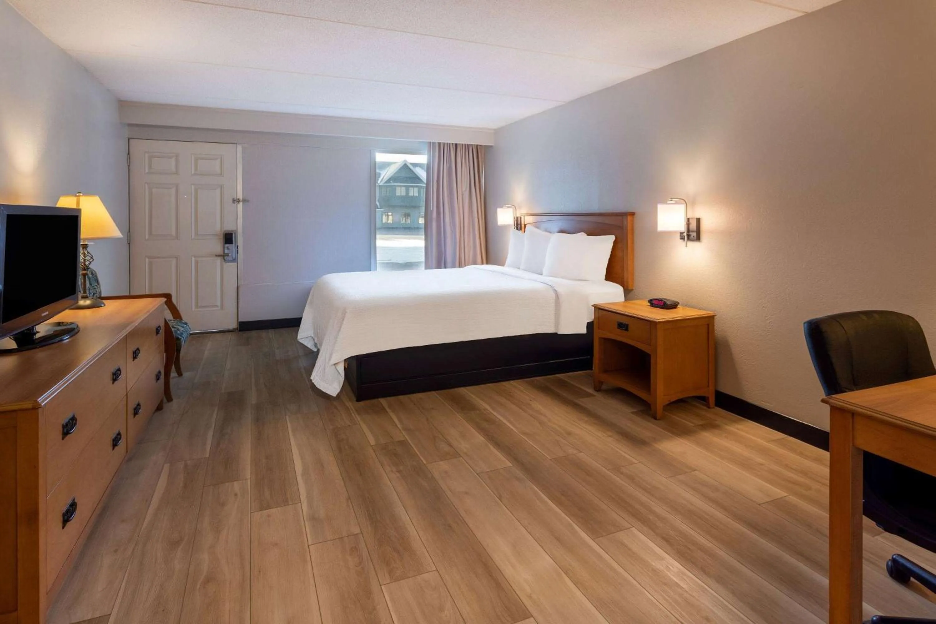 Queen Room - Non-Smoking in Days Inn by Wyndham Birch Run