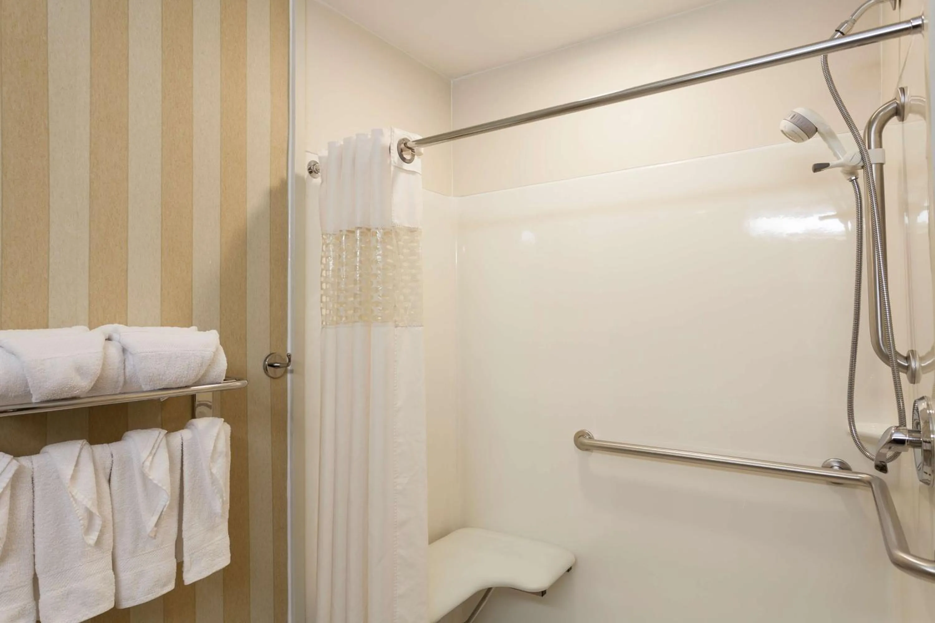 King Room - Disability Access/Non-Smoking in Hampton Inn & Suites Addison