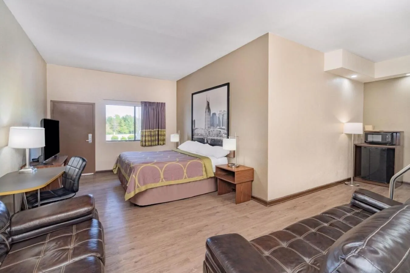 Deluxe King Suite - Smoking in Super 8 by Wyndham Columbia