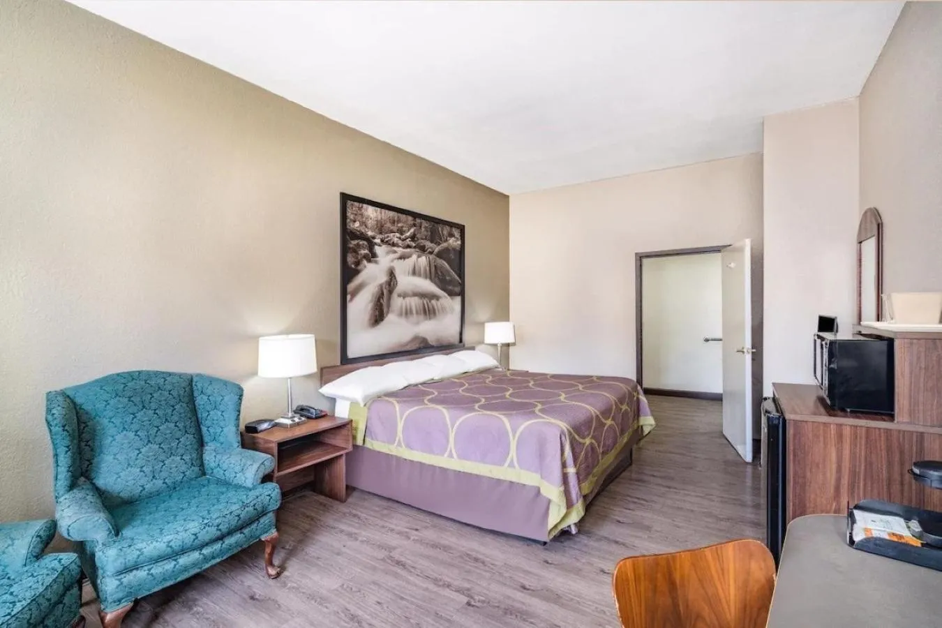 King Room - Disability Access - Non-Smoking in Super 8 by Wyndham Columbia