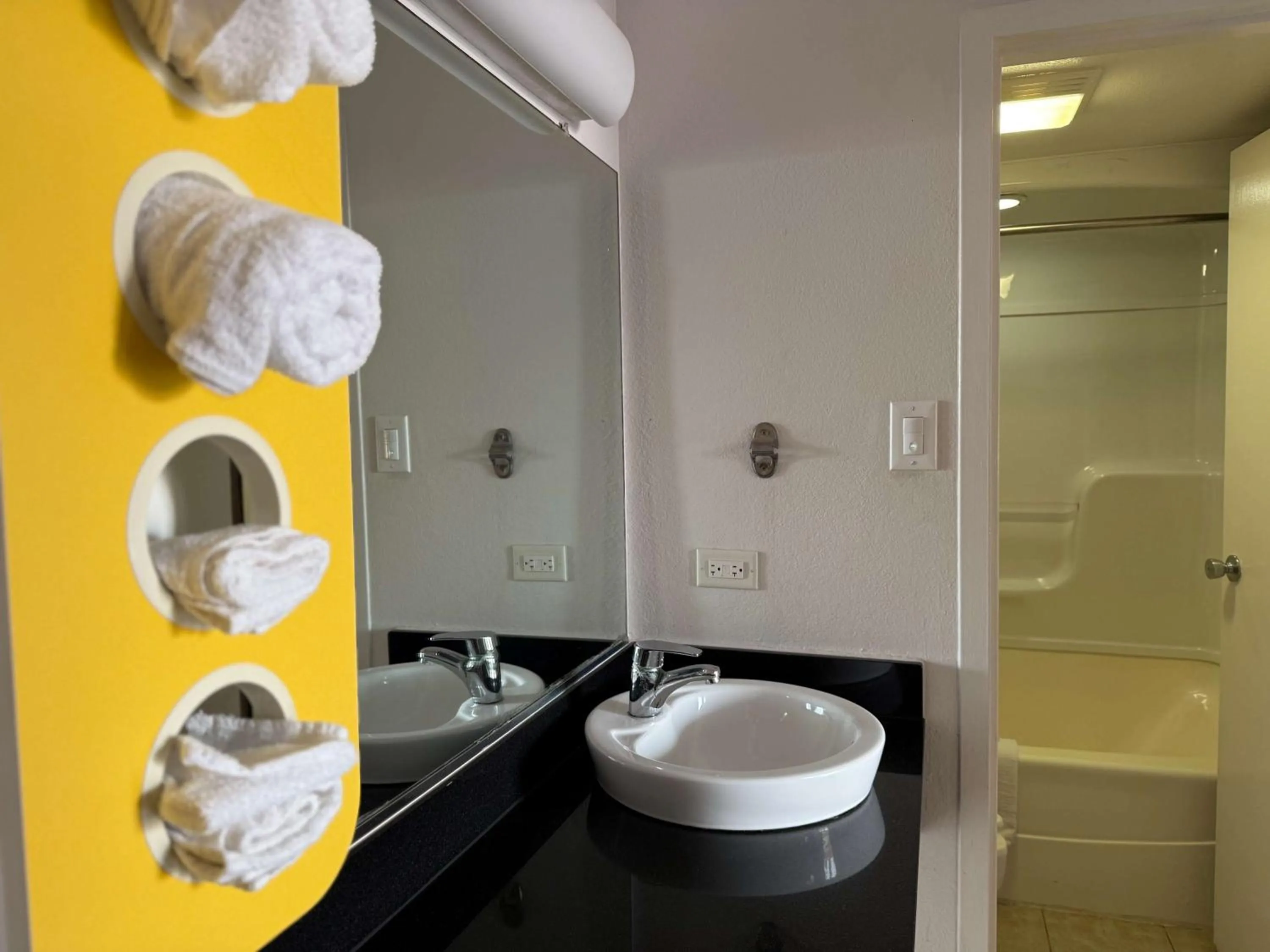 King Room - single occupancy - Smoking  in Motel 6-Joliet, IL - I-80