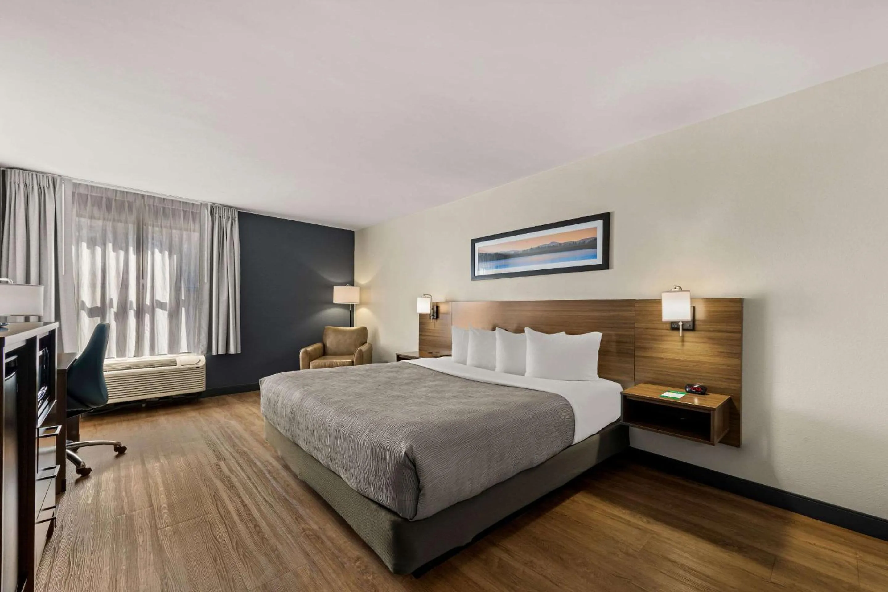 King Room in Quality Inn & Suites Matthews - Charlotte