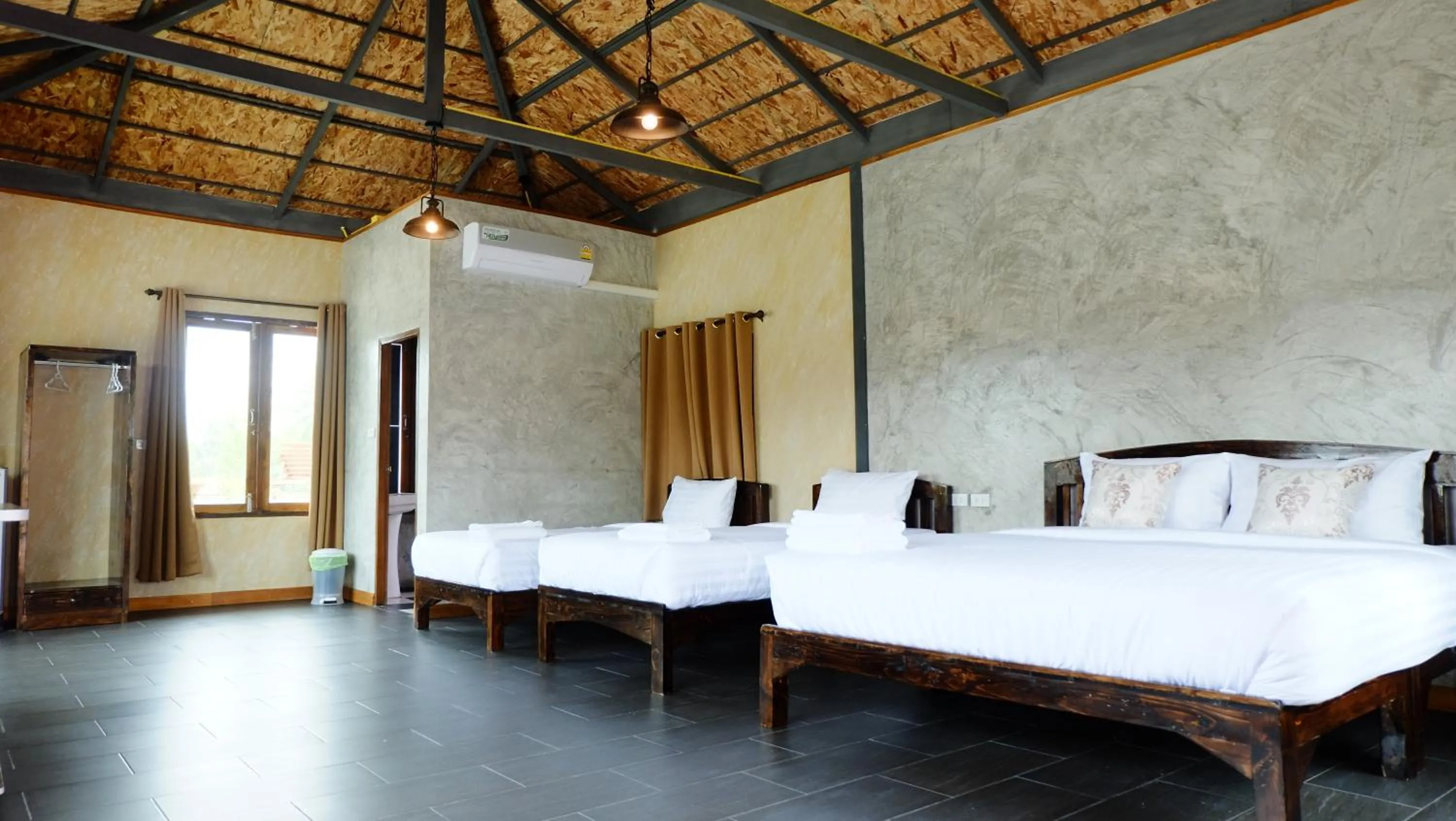 Family Room in Nok Chan Mee Na