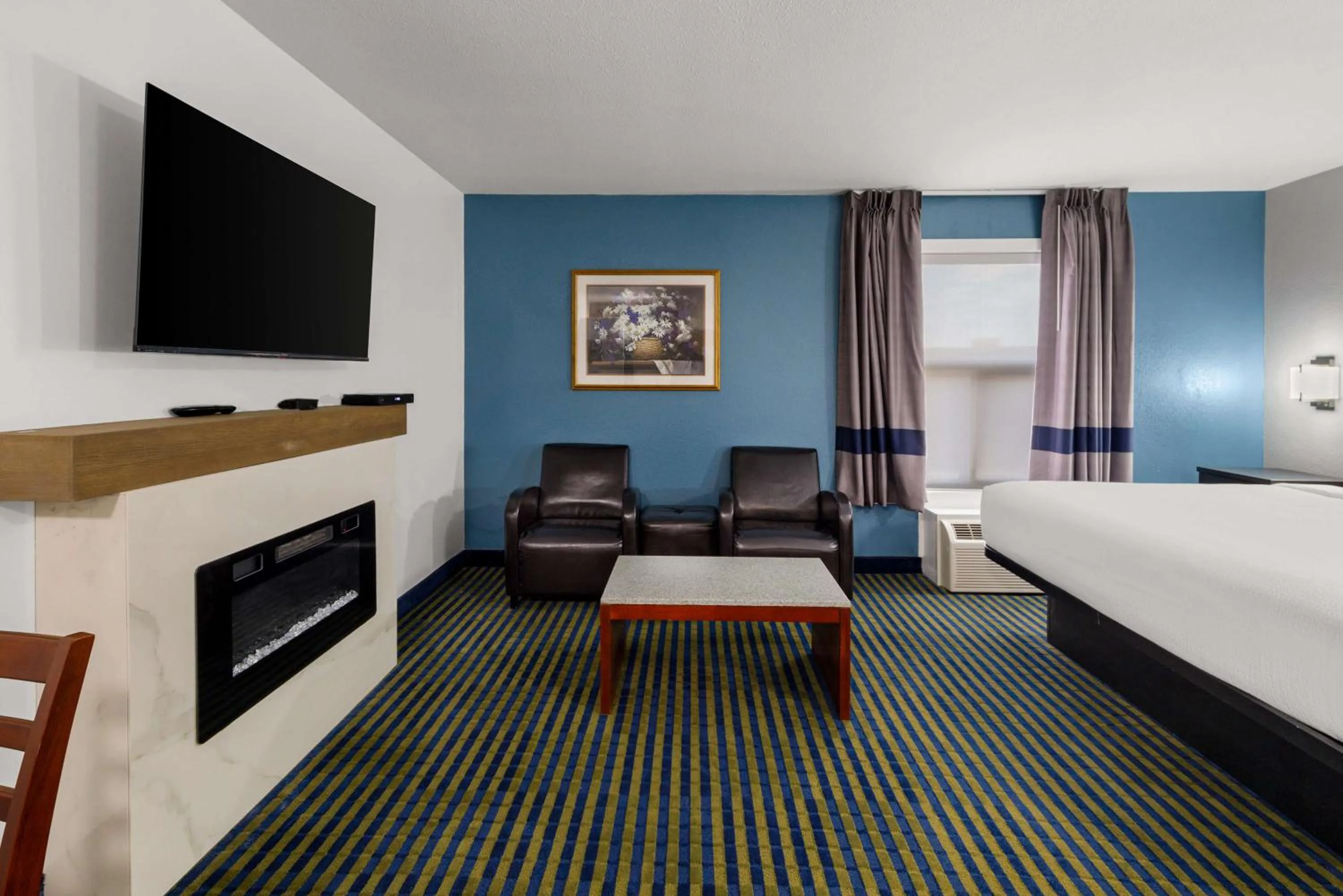 King Suite with Kitchenette - Non-Smoking in SureStay Plus by Best Western Brooks