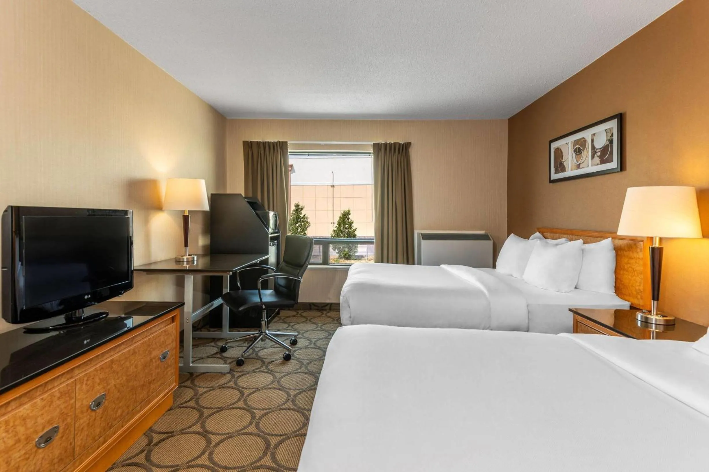 Queen Room with Two Queen Beds - High Floor in Comfort Inn
