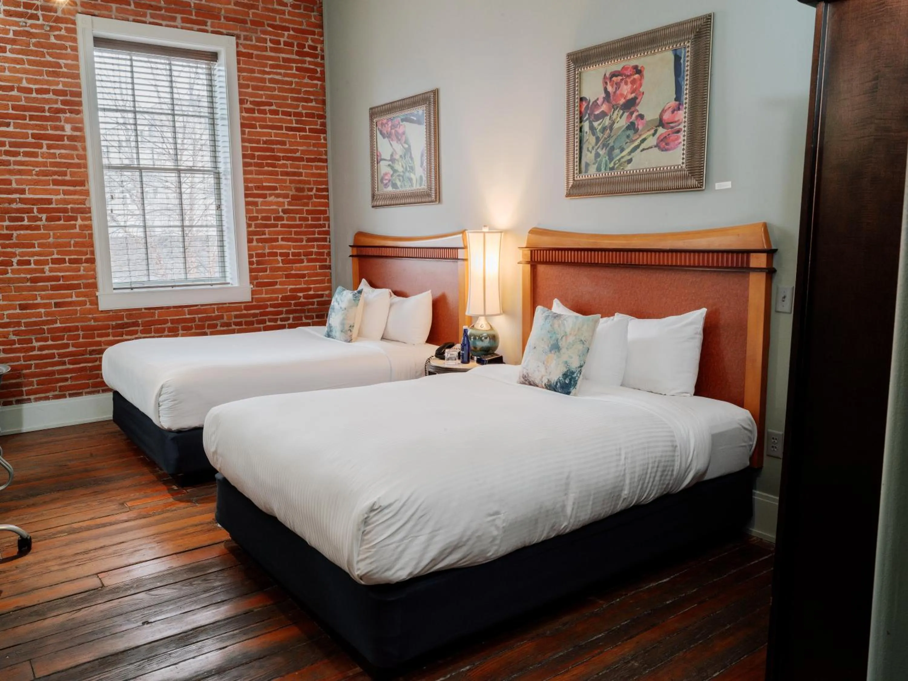 Deluxe Queen Room with Two Queen Beds in Lancaster Arts Hotel