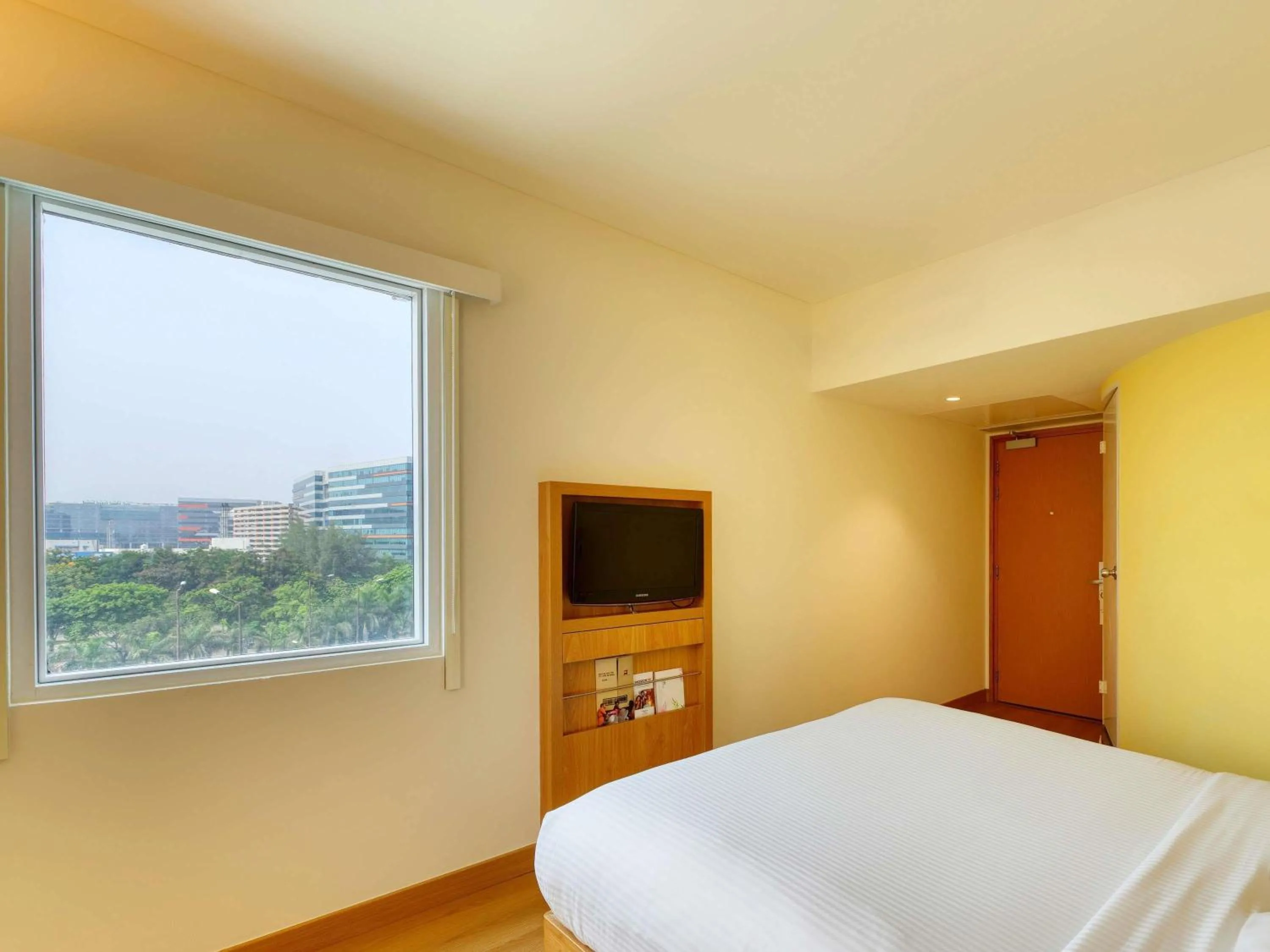 Deluxe Queen Room with Extra Benefit - single occupancy in ibis Bengaluru Outer Ring Road