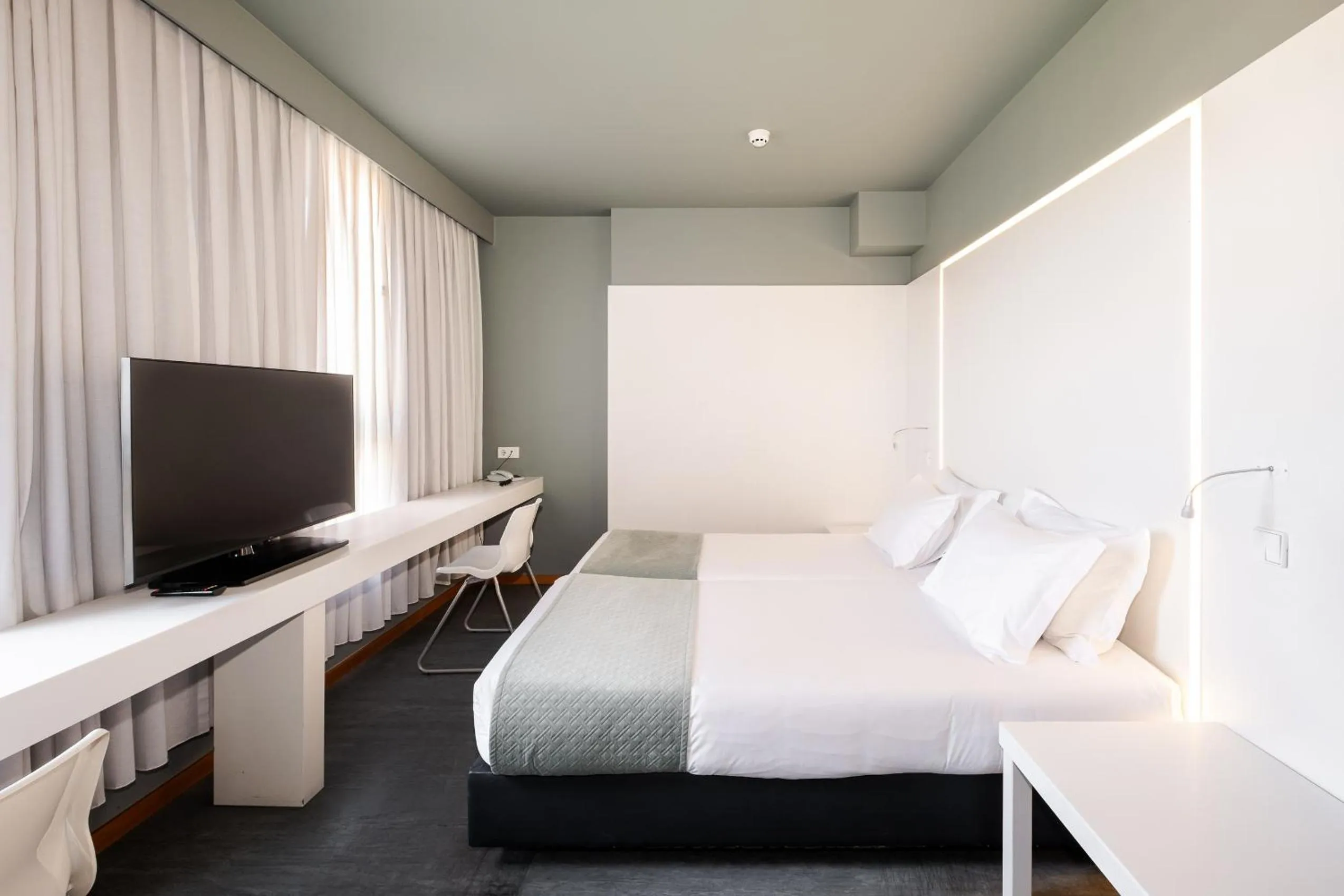 Standard Twin Room in Basic Braga by Axis