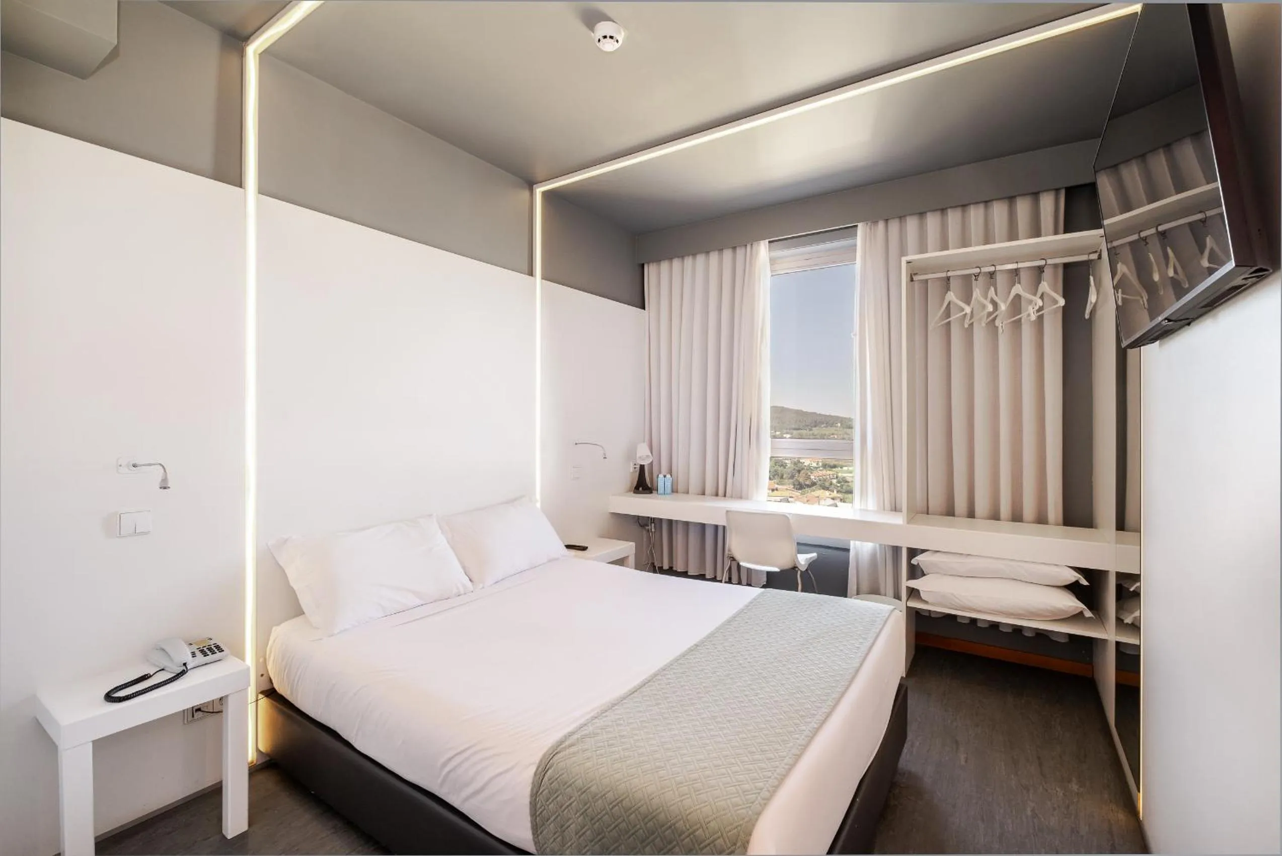 Double room Romantic in Basic Braga by Axis