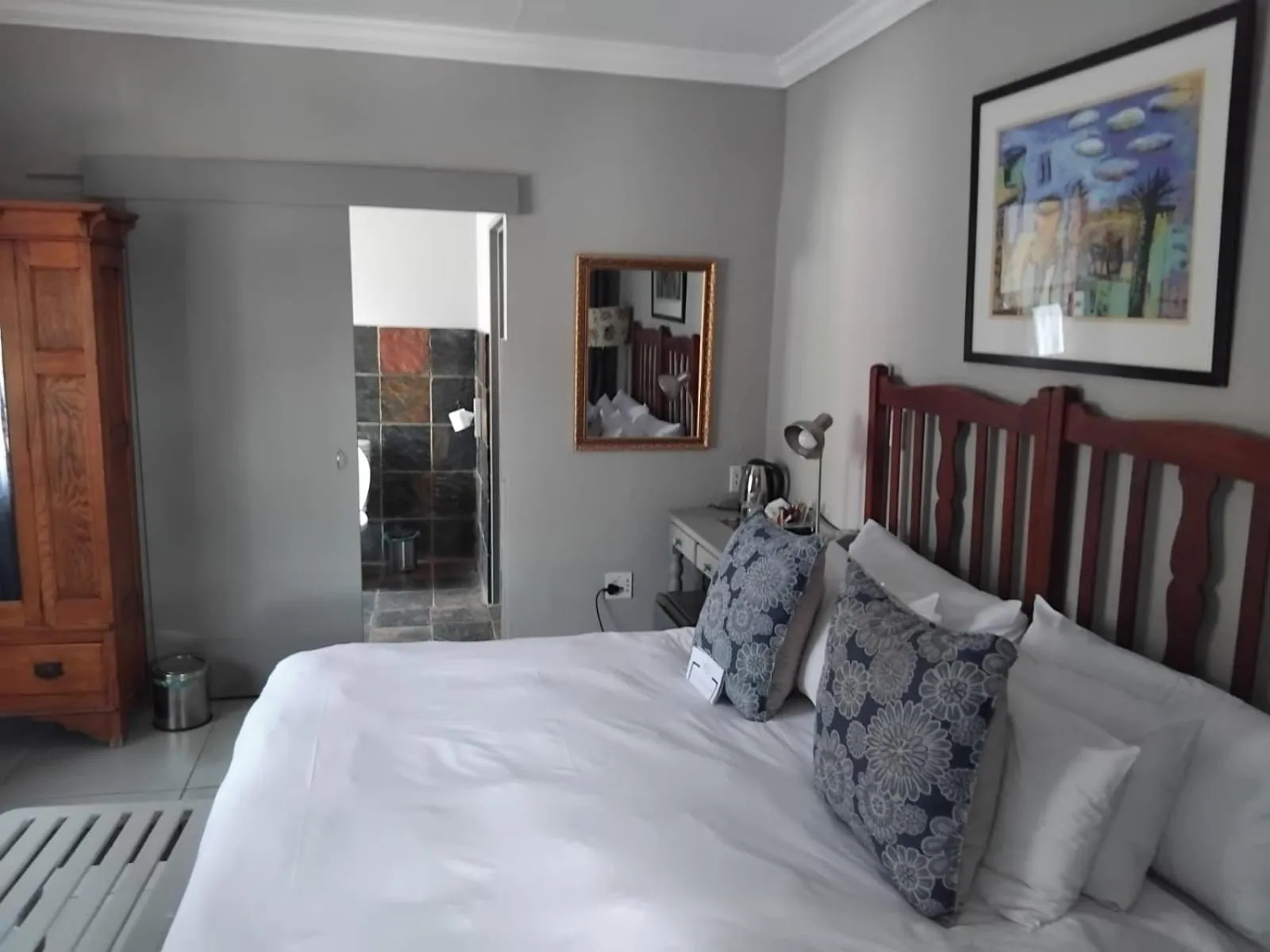 Family Suite with Balcony in Shangri-La Country Hotel & Spa