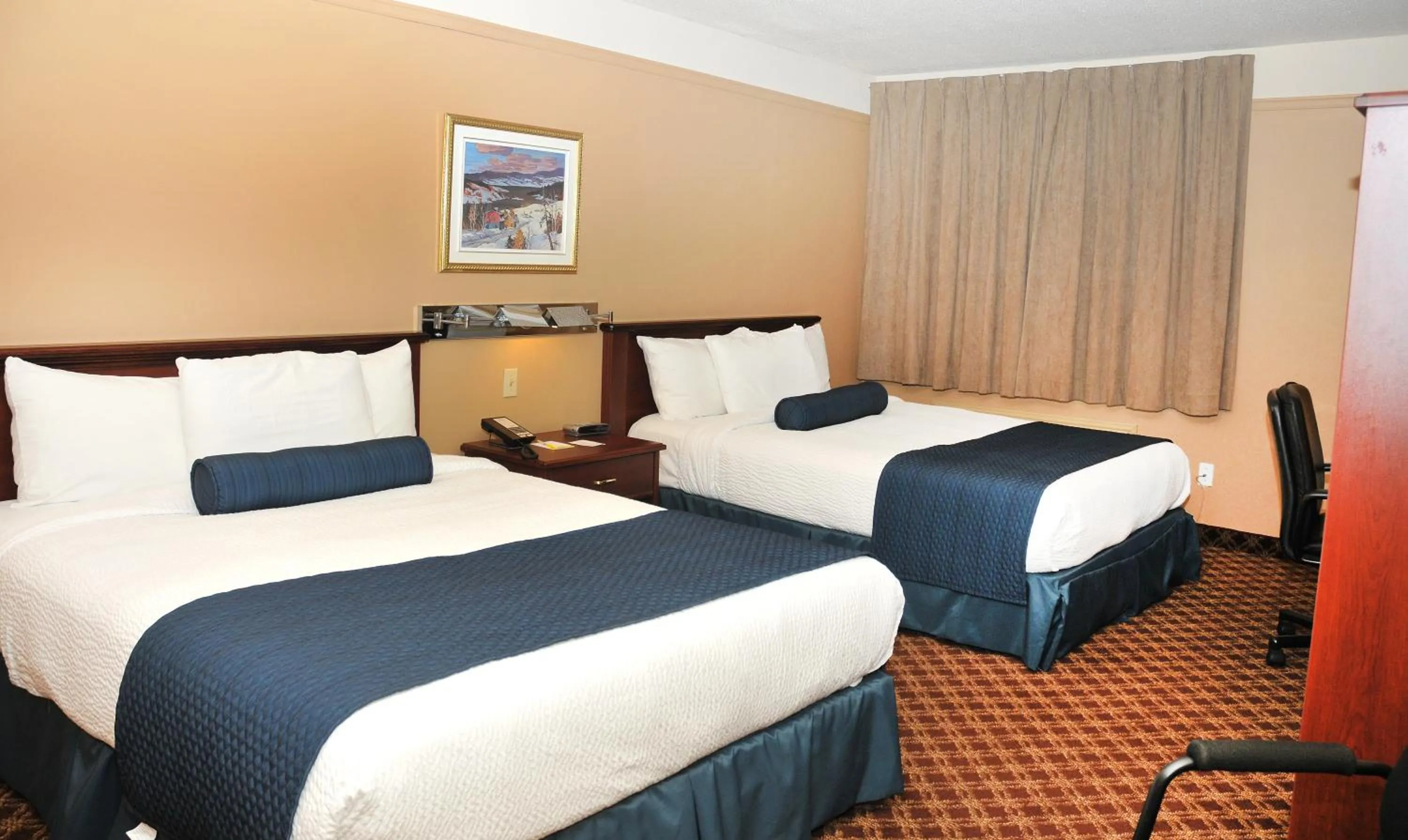 Queen Room with Two Queen Beds - Non-Smoking in Hotel Days Inn Blainville & Centre de Conférence
