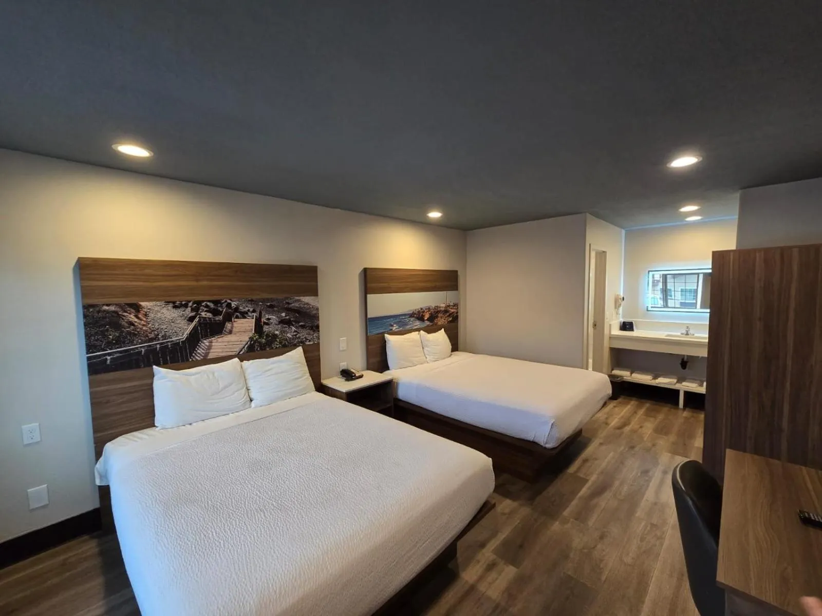 Queen Room with Two Queen Beds in Hyland Inn near Legoland