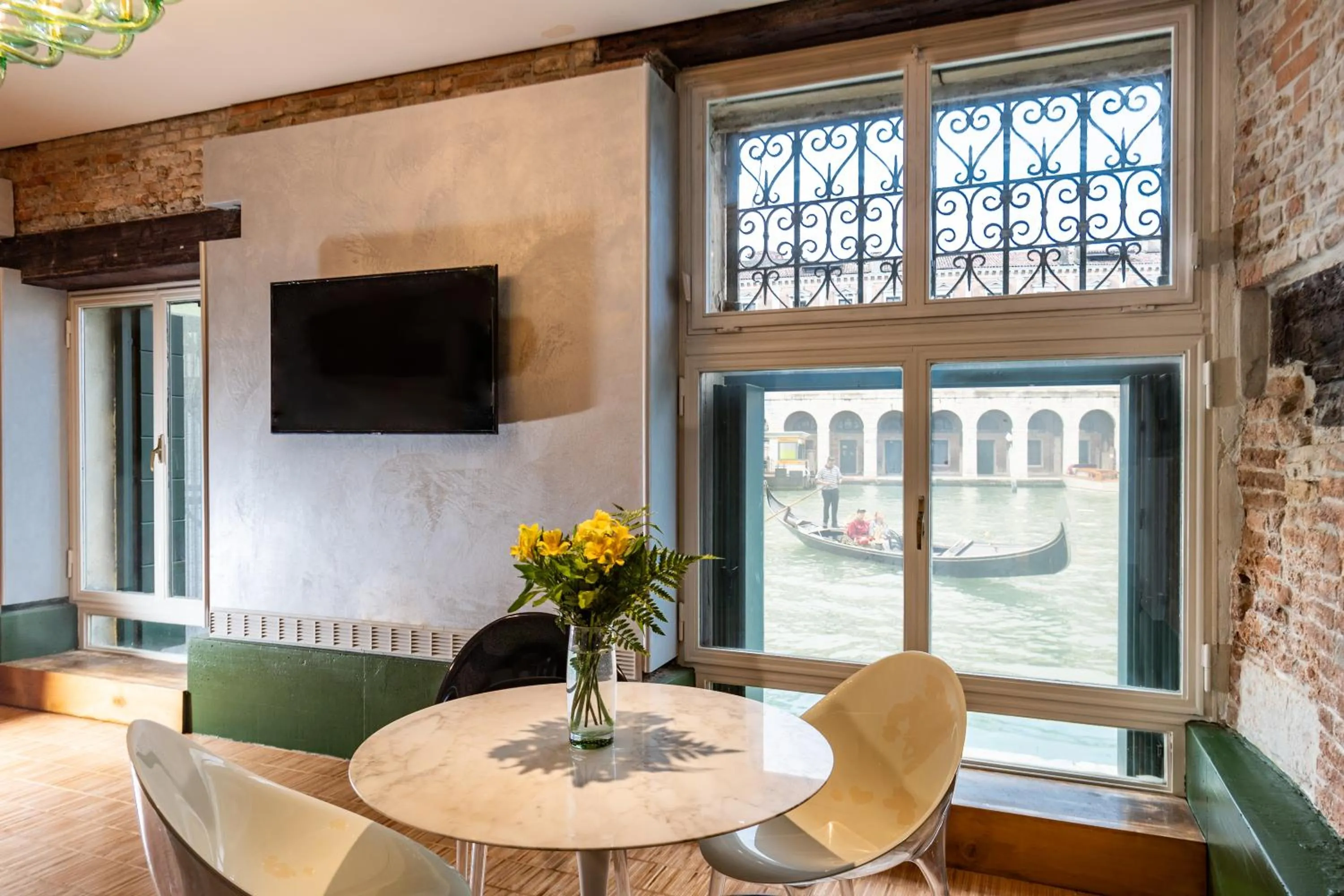 Apartment on the Grand Canal in Locanda Leon Bianco on the Grand Canal