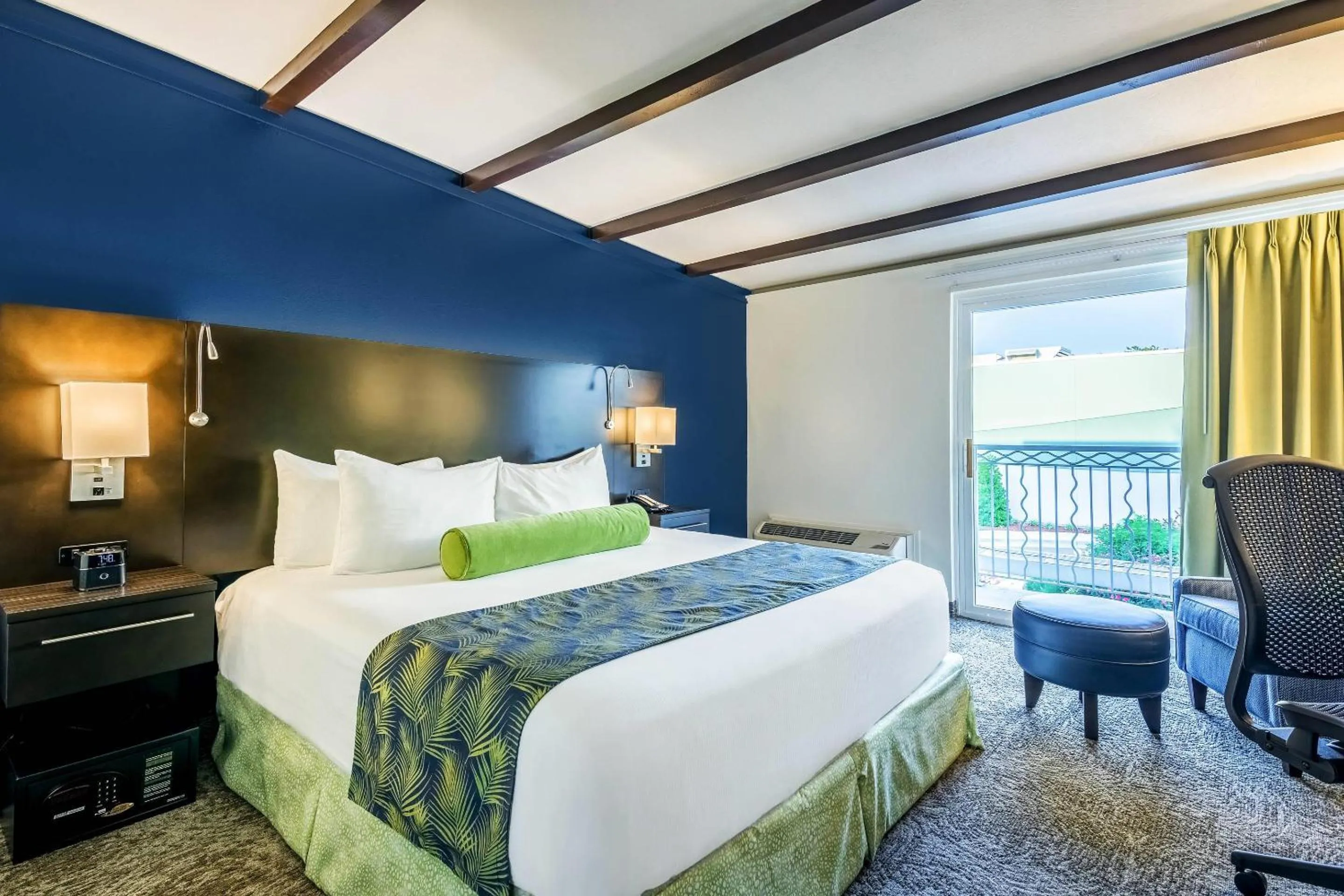 King Room - Non-Smoking in Oasis Hotel and Conv Center, an Ascend Collection Hotel