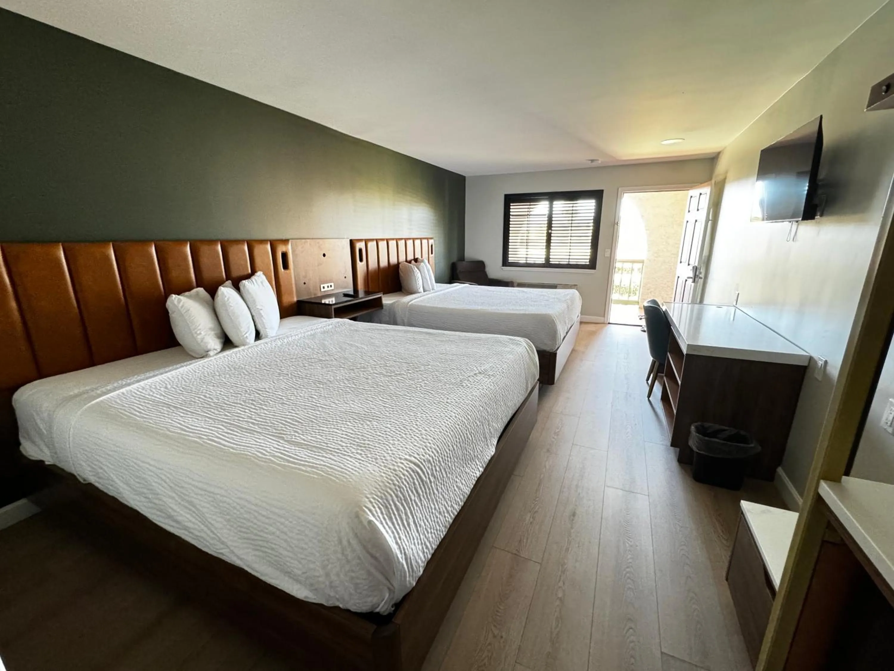 Standard King Room in Executive Inn Morgan Hill