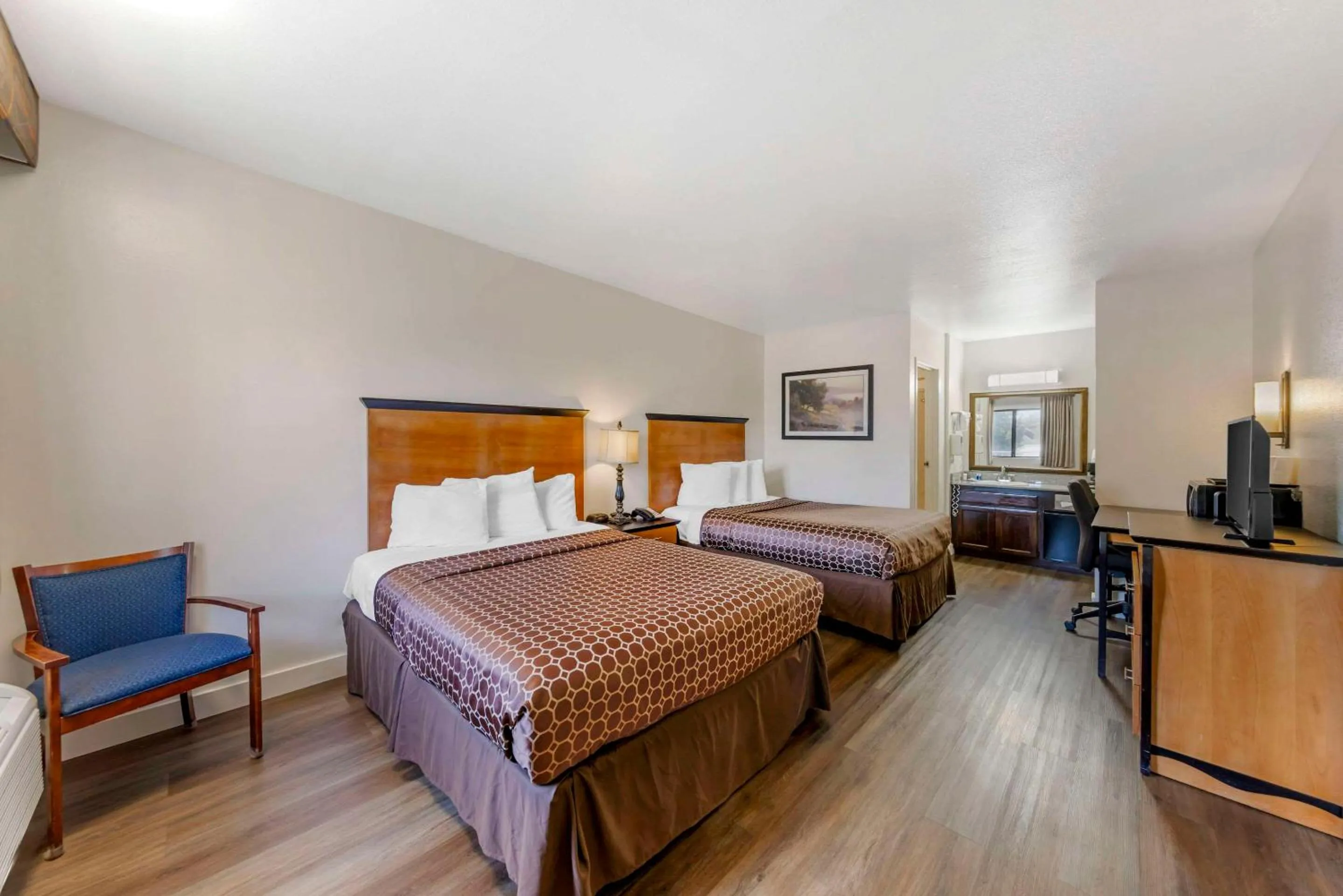 Queen Room with Two Queen Beds - Non-Smoking in Rodeway Inn at Nevada State Capitol