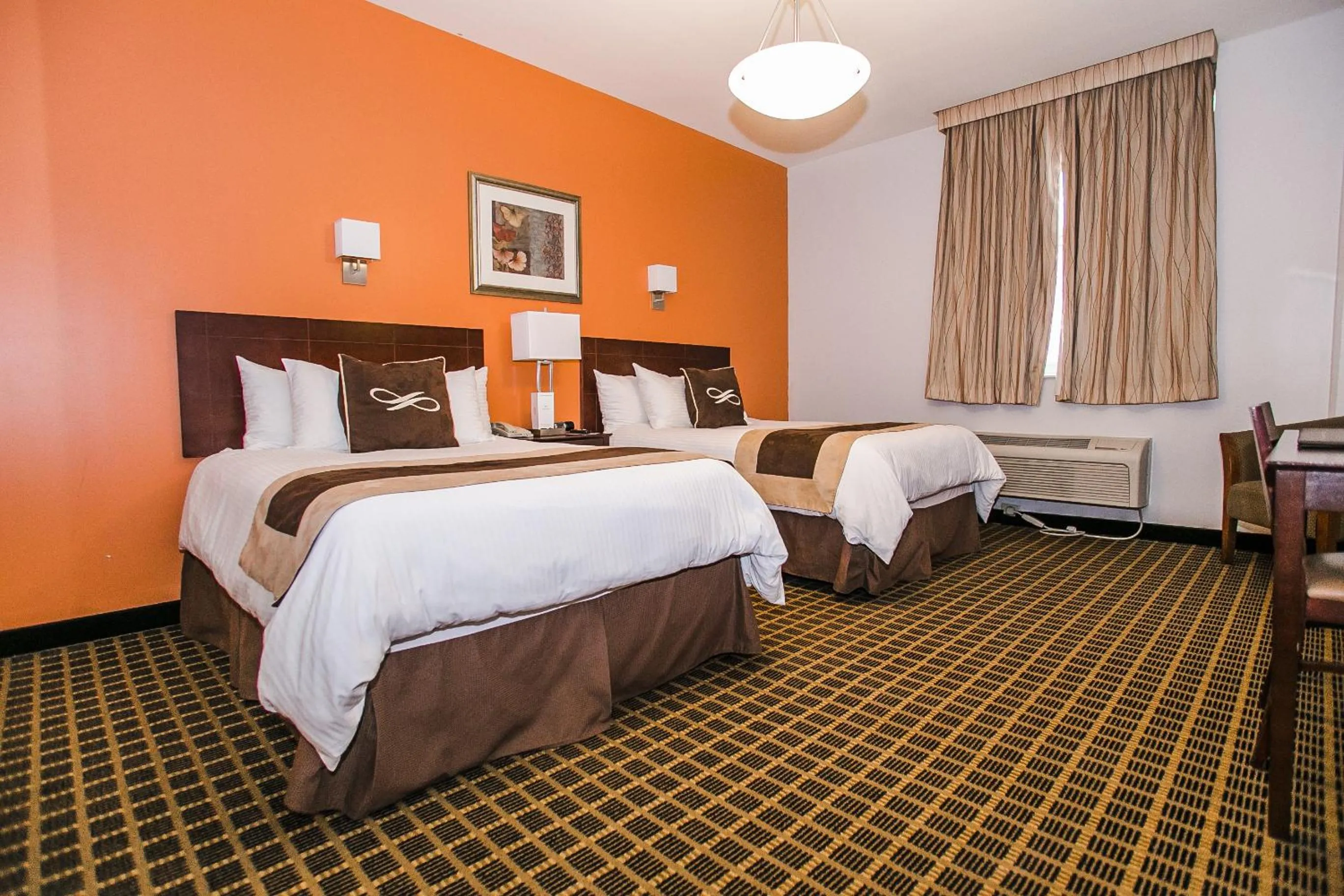 Quadruple Room in Pointe Plaza Hotel