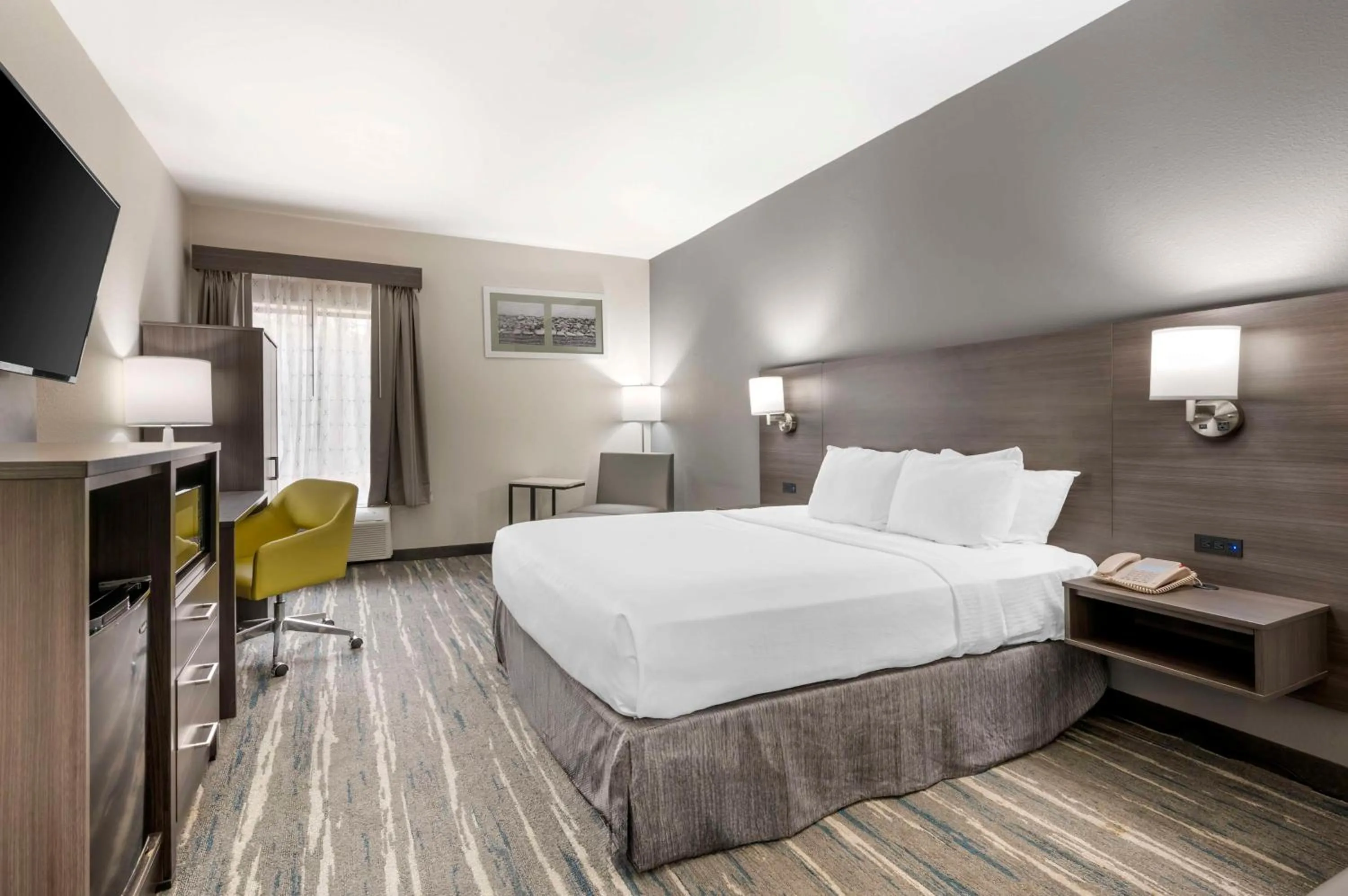 Queen Room in Best Western Heartland Inn