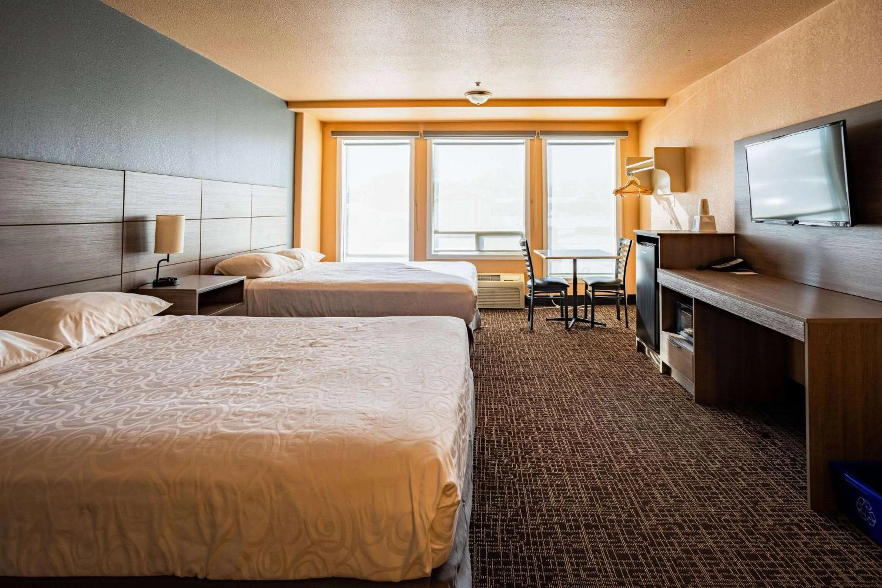 Queen Room with Two Queen Beds - Non-Smoking in Ramada by Wyndham Cranbrook